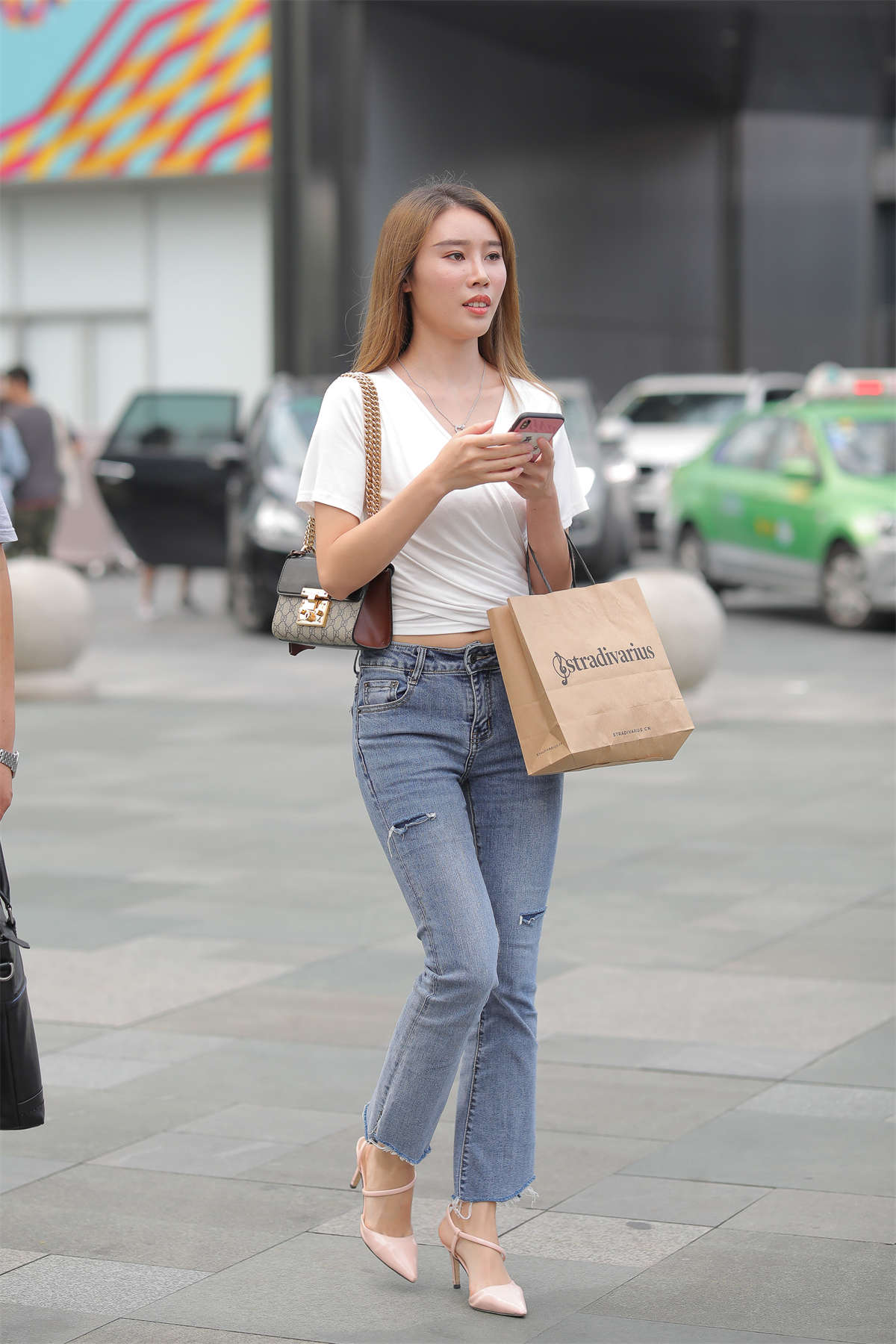 紧身牛仔裤-日更街拍