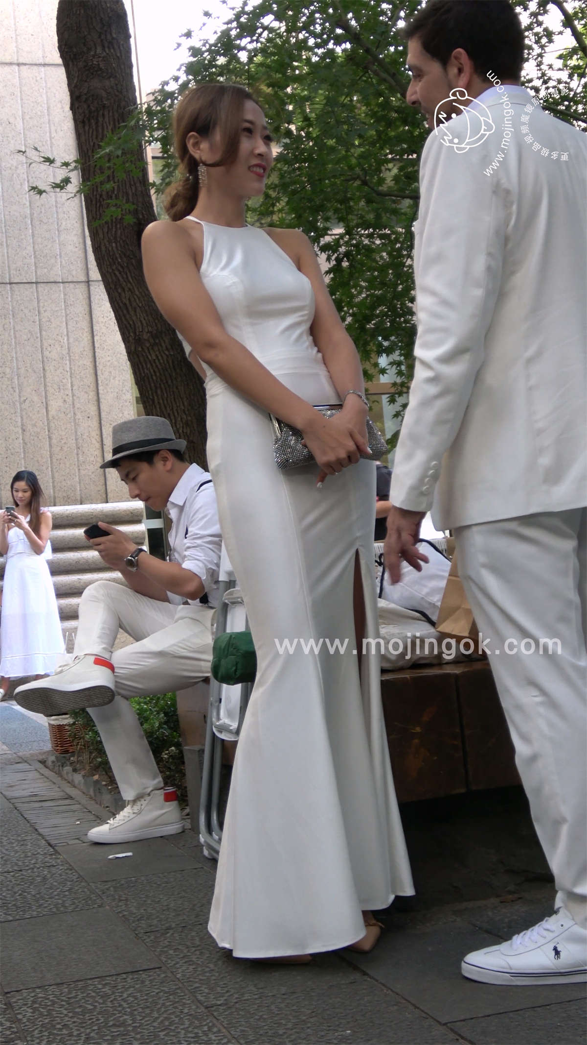 婉约大方长裙丰臀颜值甜美女神-日更街拍