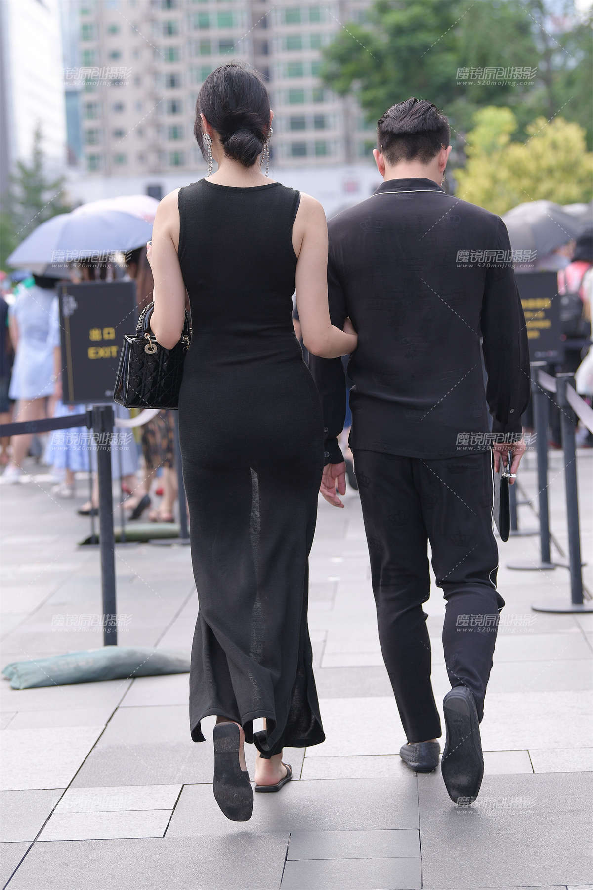 图片[2]-韵味的开叉长裙-日更街拍