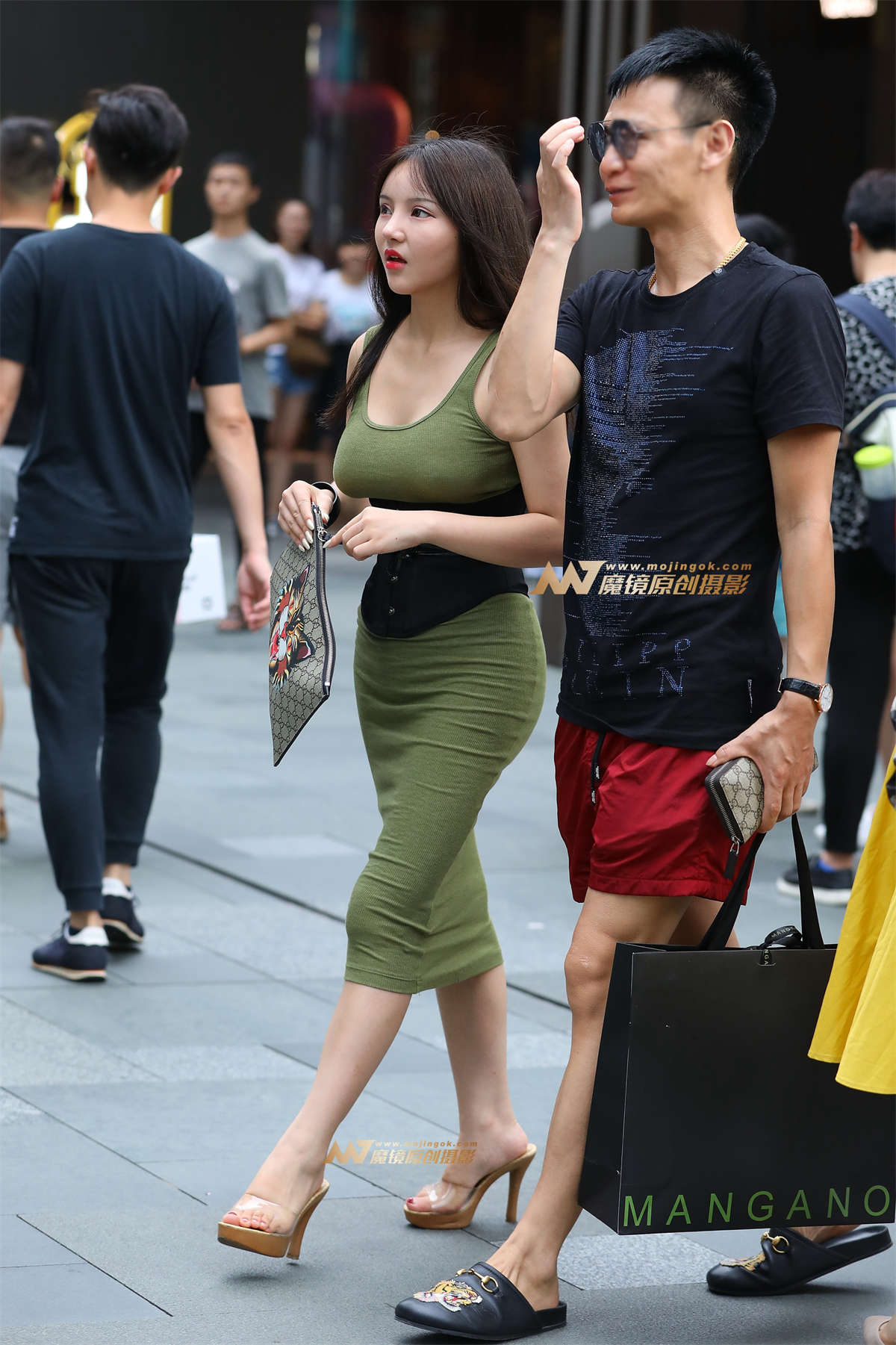 【视觉冲击赛帖】性感迷人，蜂腰翘臀-日更街拍