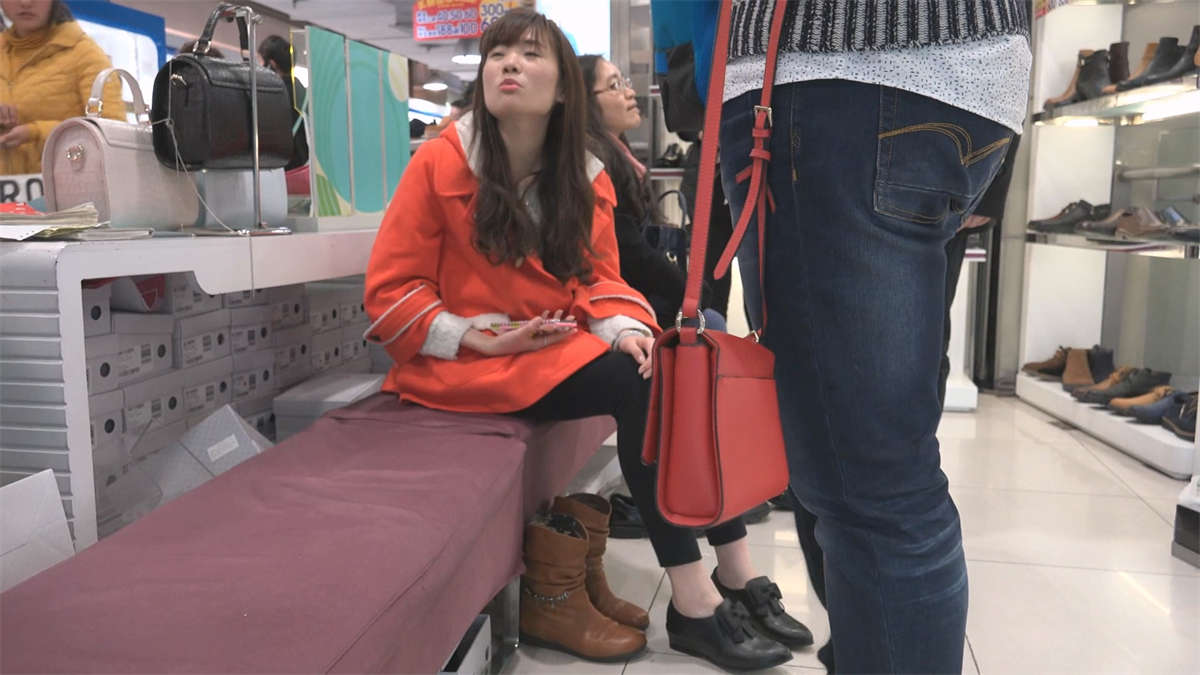 图片[2]-超白嫩的小脚丫-日更街拍