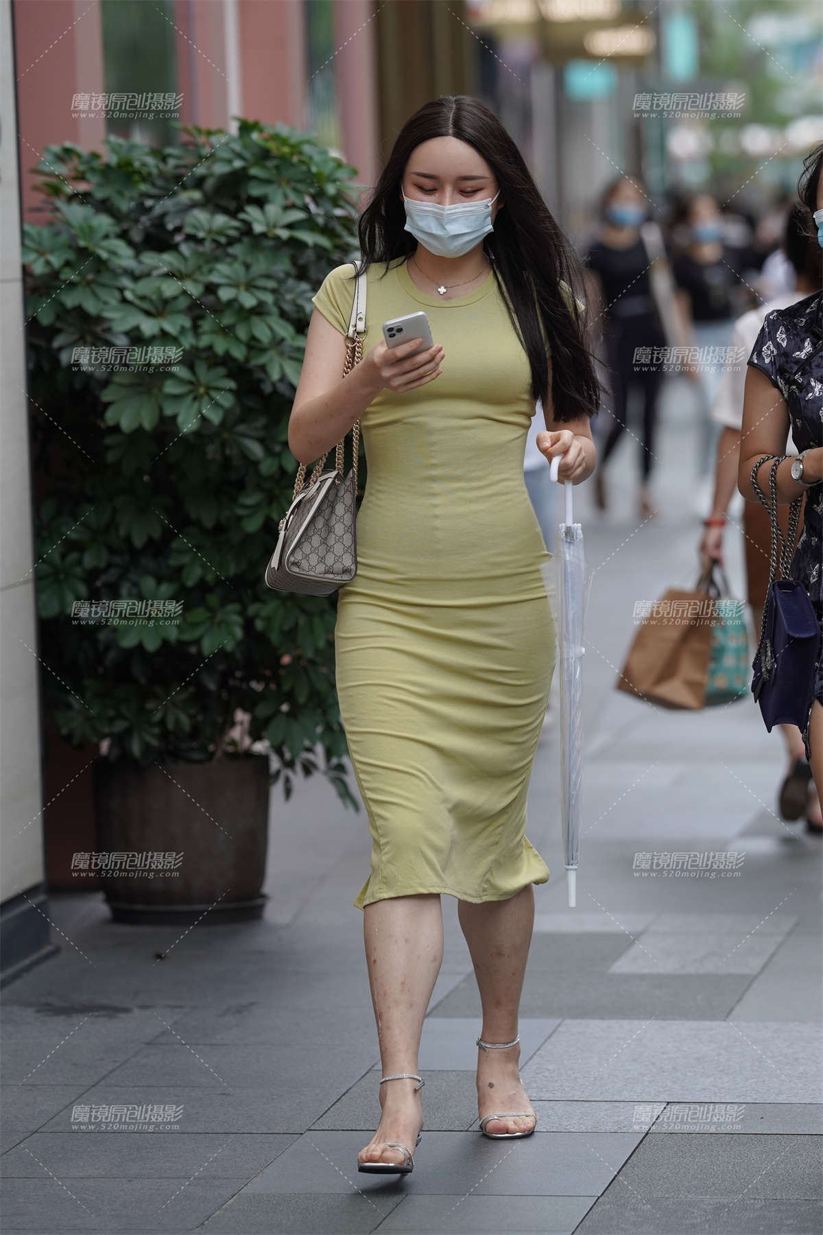 【凯恩赛贴】小姐姐的裙子挺性感-日更街拍