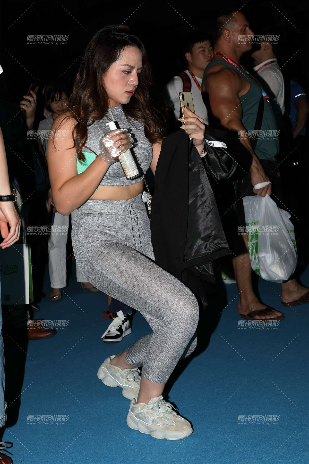 【欧阳赛贴】紧身弹力裤美女-日更街拍