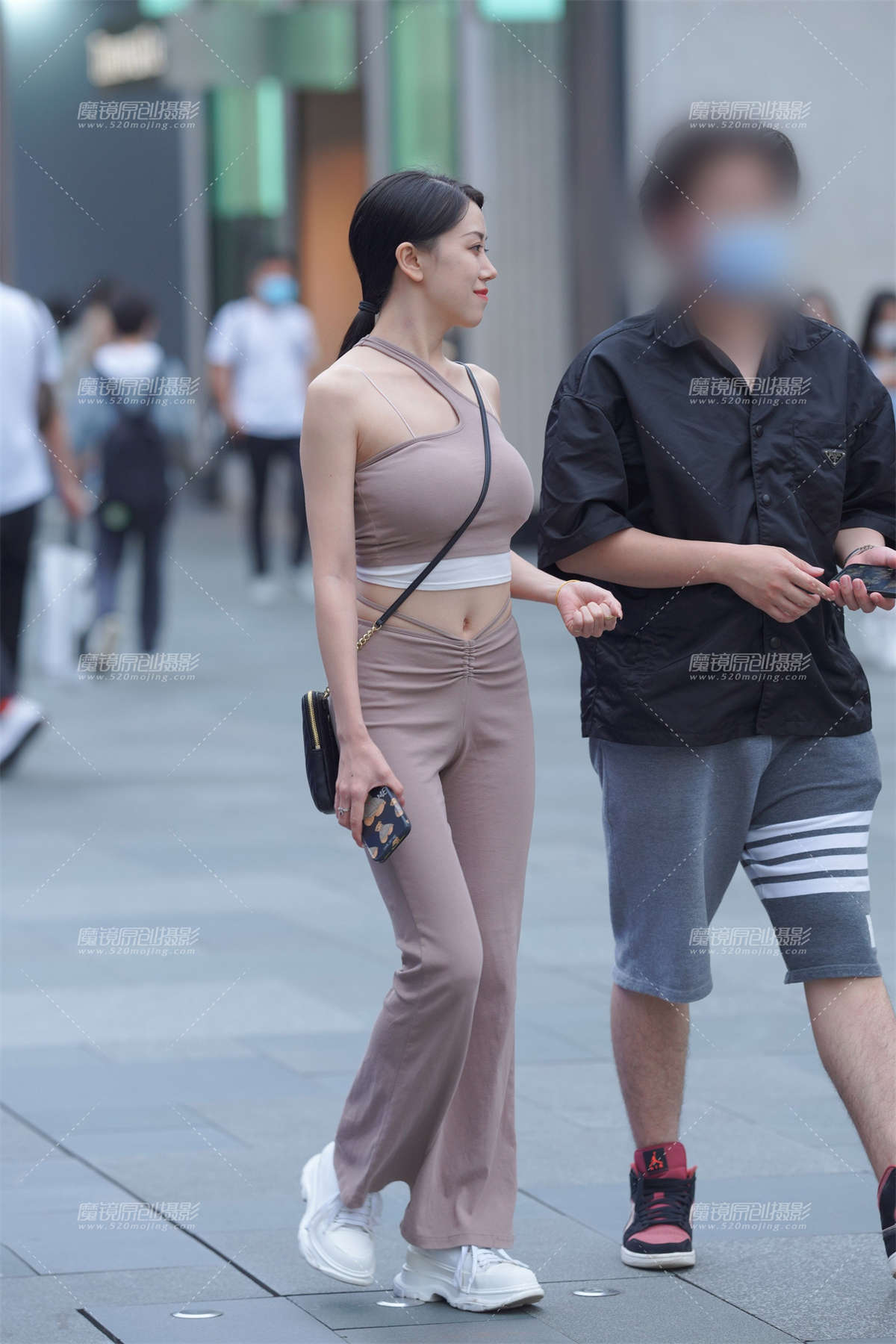 女友的美好身材-日更街拍