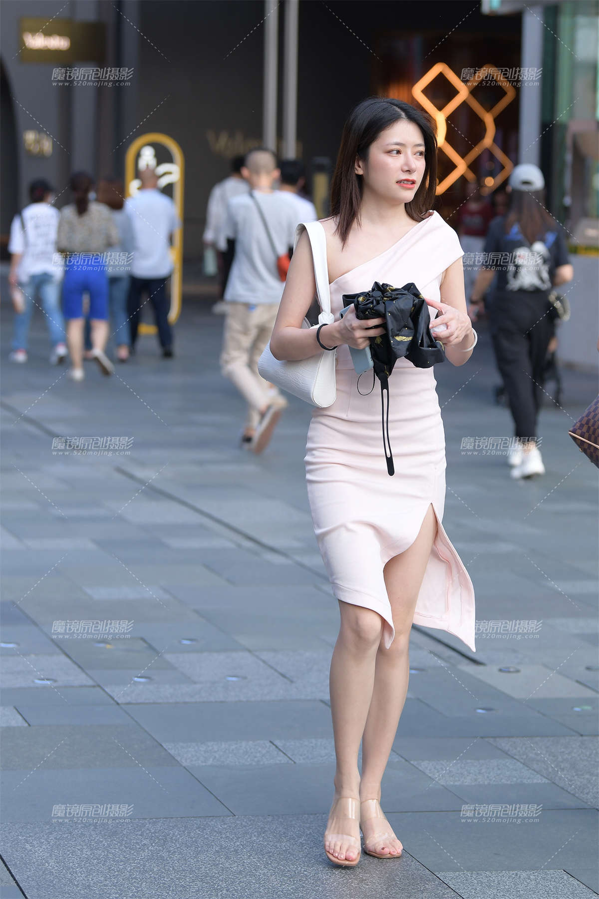 好熟悉的她，好像拍过一次，我喜欢她-日更街拍