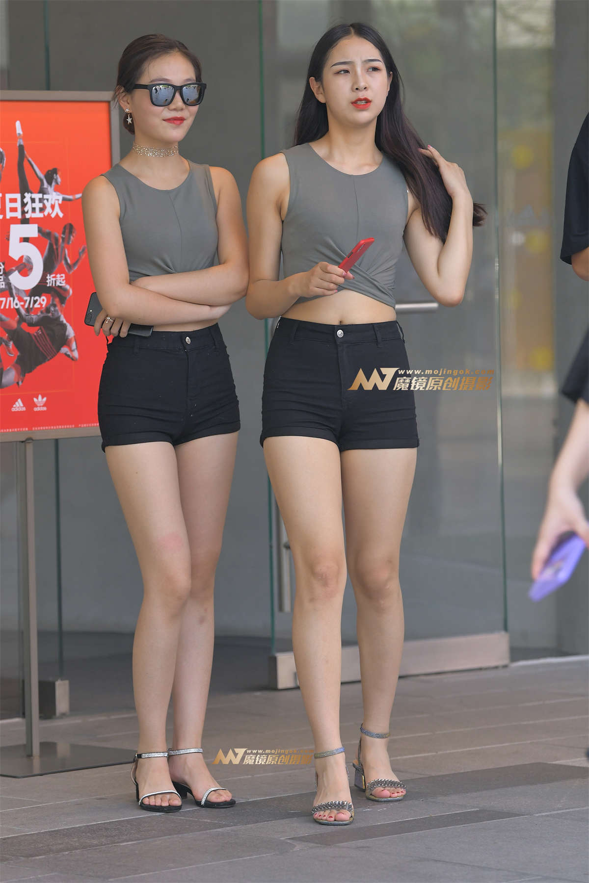 【红石赛帖】两个身材性感的美女-日更街拍