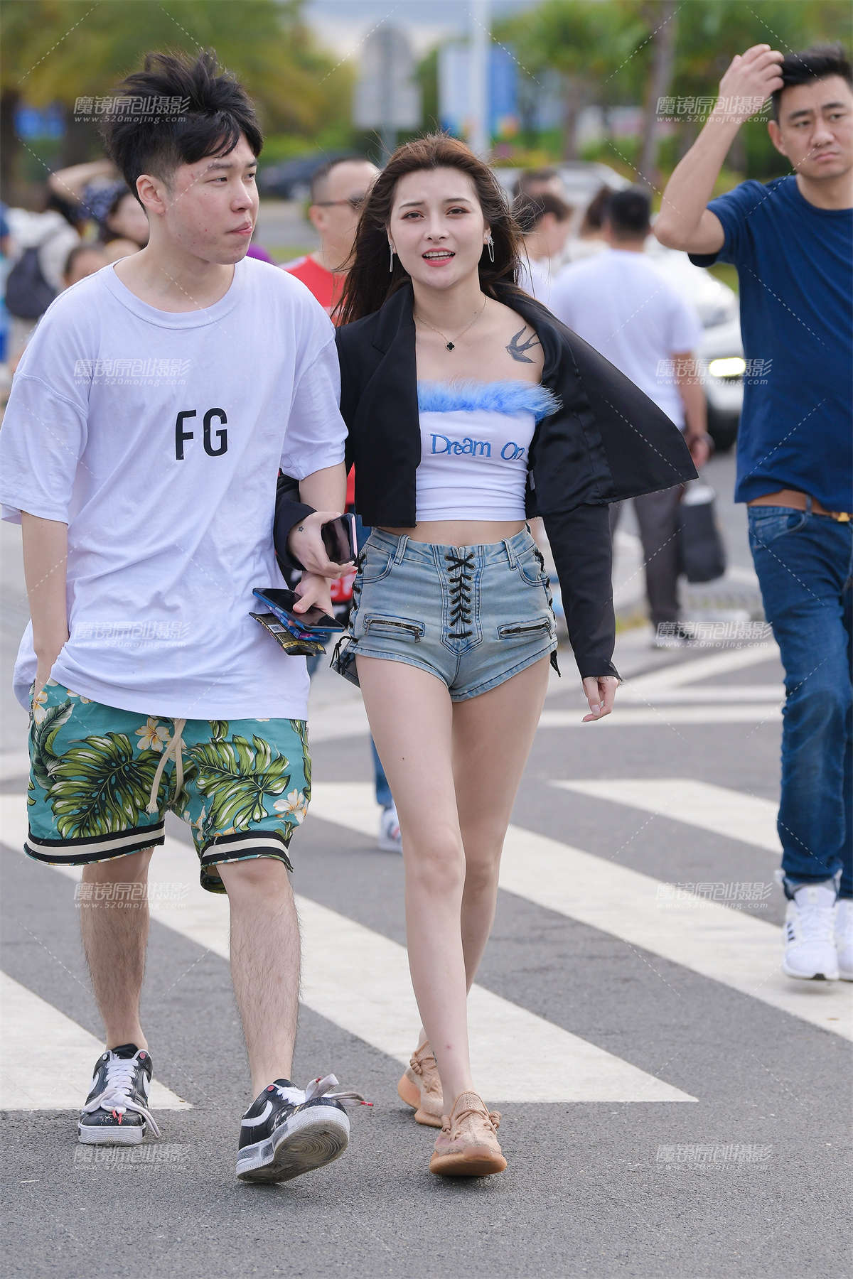 性感的热裤女友-日更街拍