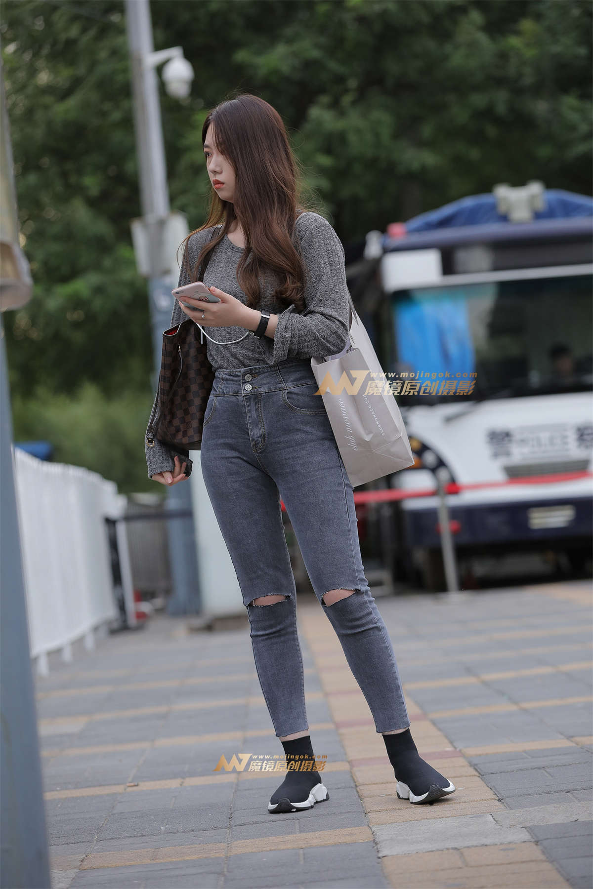 【视觉冲击赛贴】妳忧郁的眼神，我愿为妳分担-日更街拍