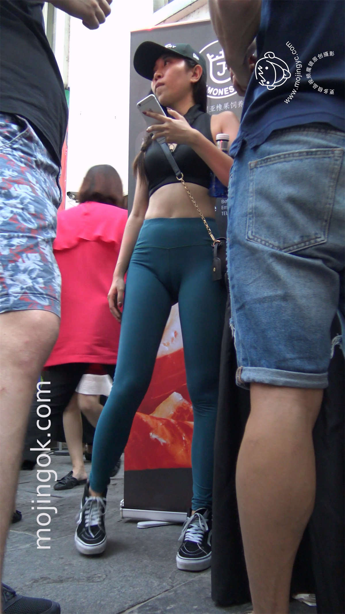 图片[2]-运动弹力瑜伽裤翘臀好身材小美女姐姐-日更街拍