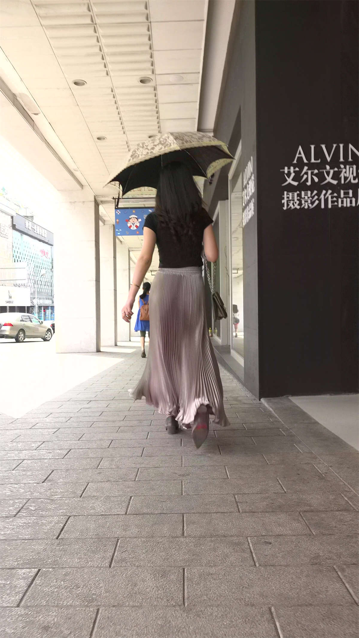身材一级棒的极品性感御姐-日更街拍