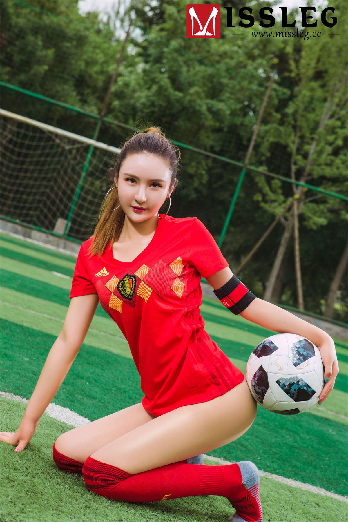 图片[2]-MISSLEG蜜丝 外拍系列 钻石版 V019 尹菲 – 世界杯2-日更街拍