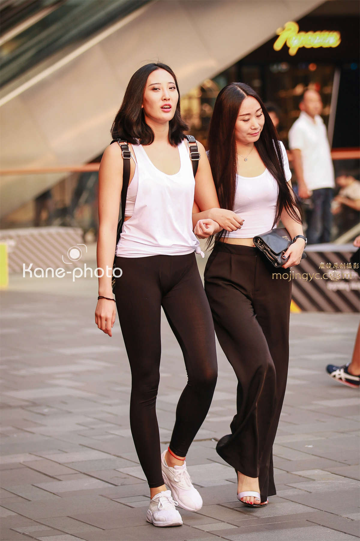 图片[2]-简单黑白配 性感紧身-日更街拍