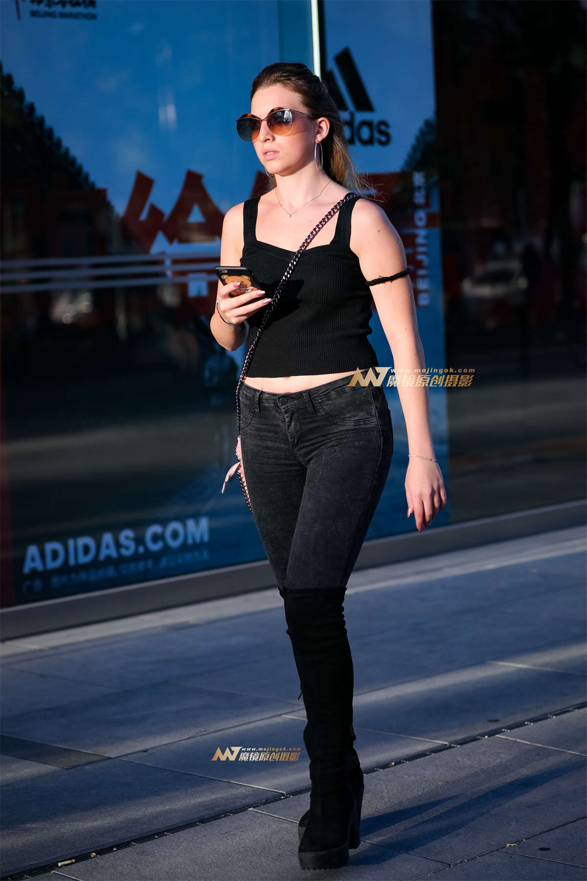 牛仔美臀挺翘-日更街拍