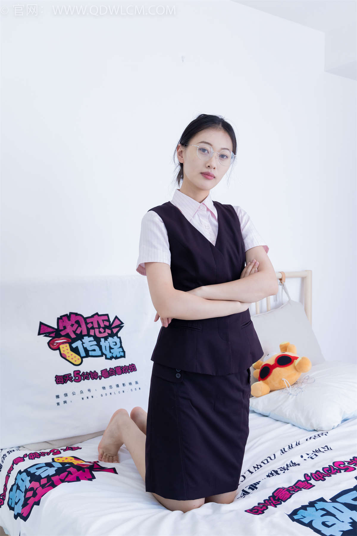 图片[2]-物恋传媒 NO.2220 小优-摇晃的红酒杯-日更街拍