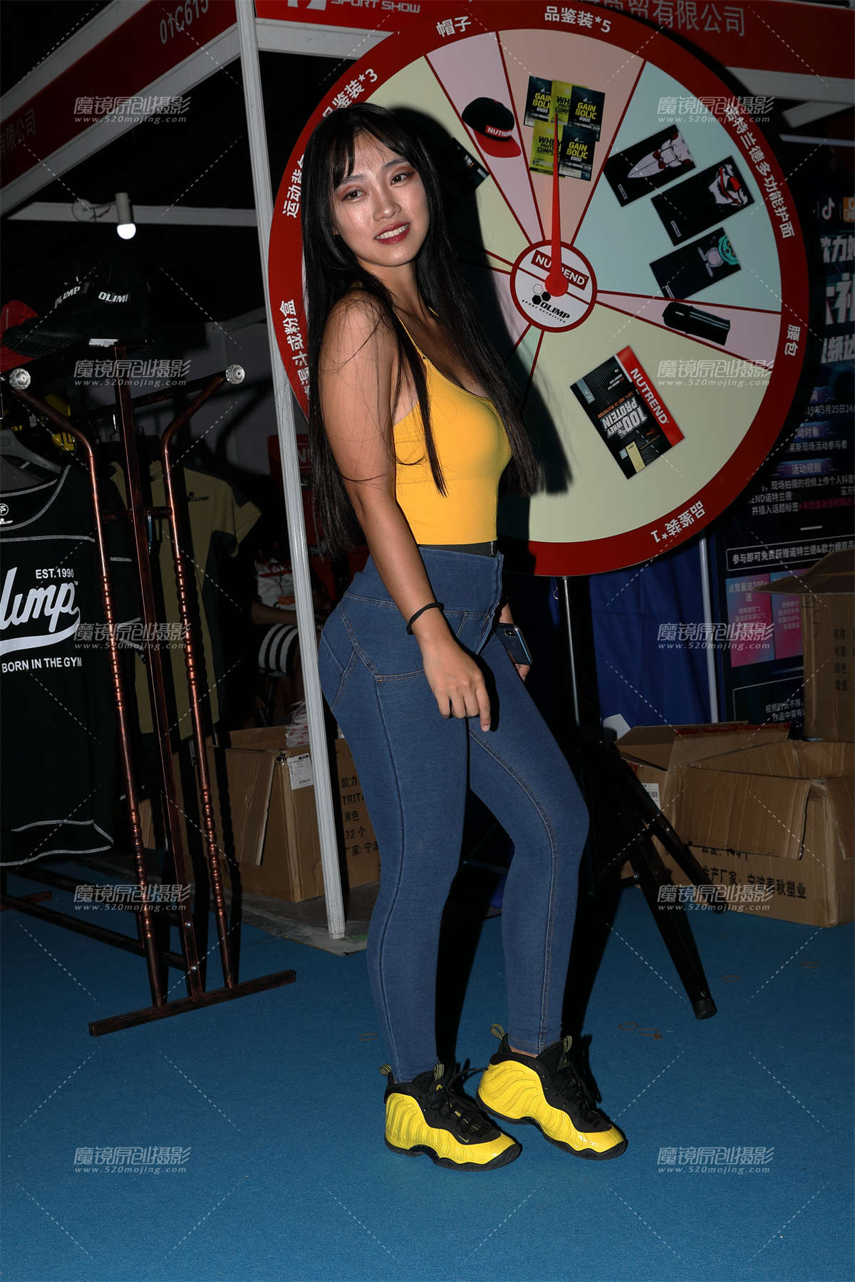 【欧阳赛贴】紧身牛仔裤美女-日更街拍