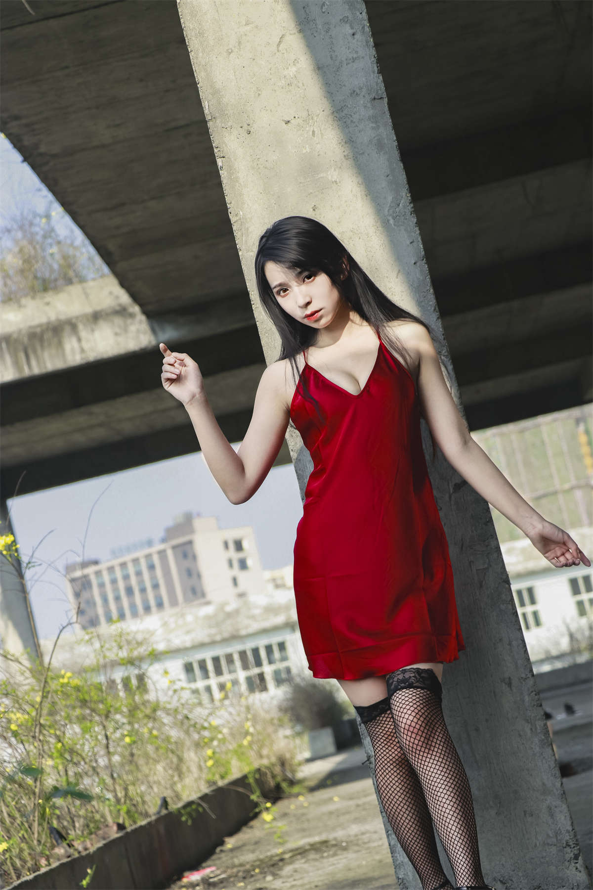 图片[2]-喵糖映画 VOL.394 红色吊带裙-日更街拍