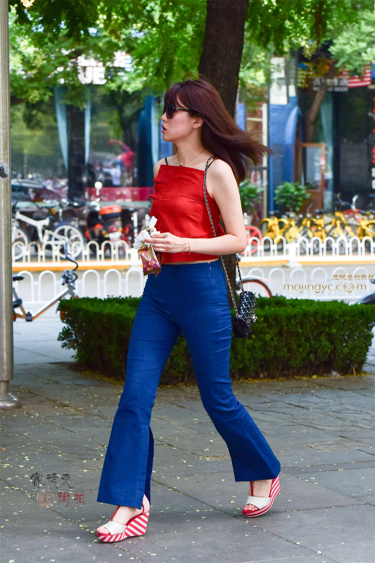 抹胸装仔裤女郎-日更街拍