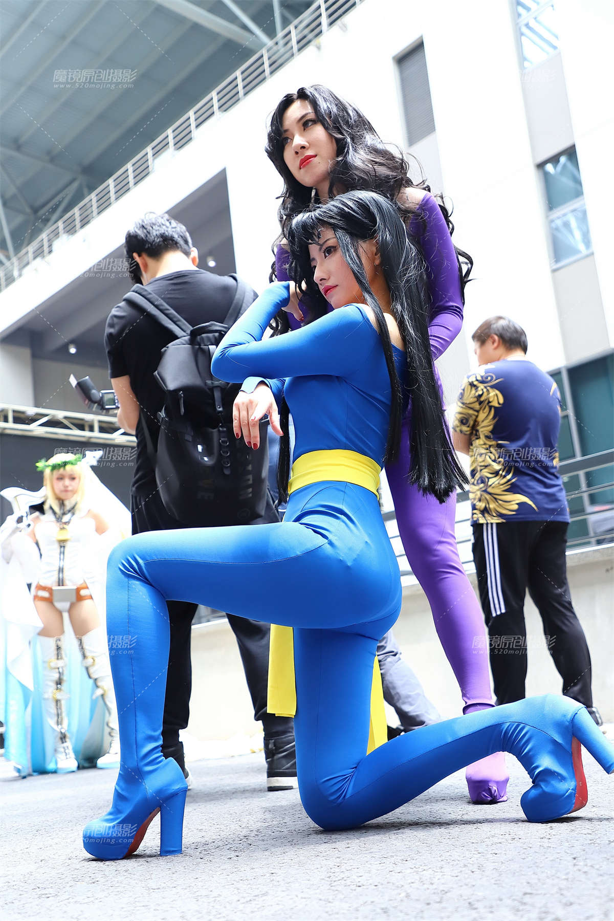 蓝紫紧身服coser-日更街拍