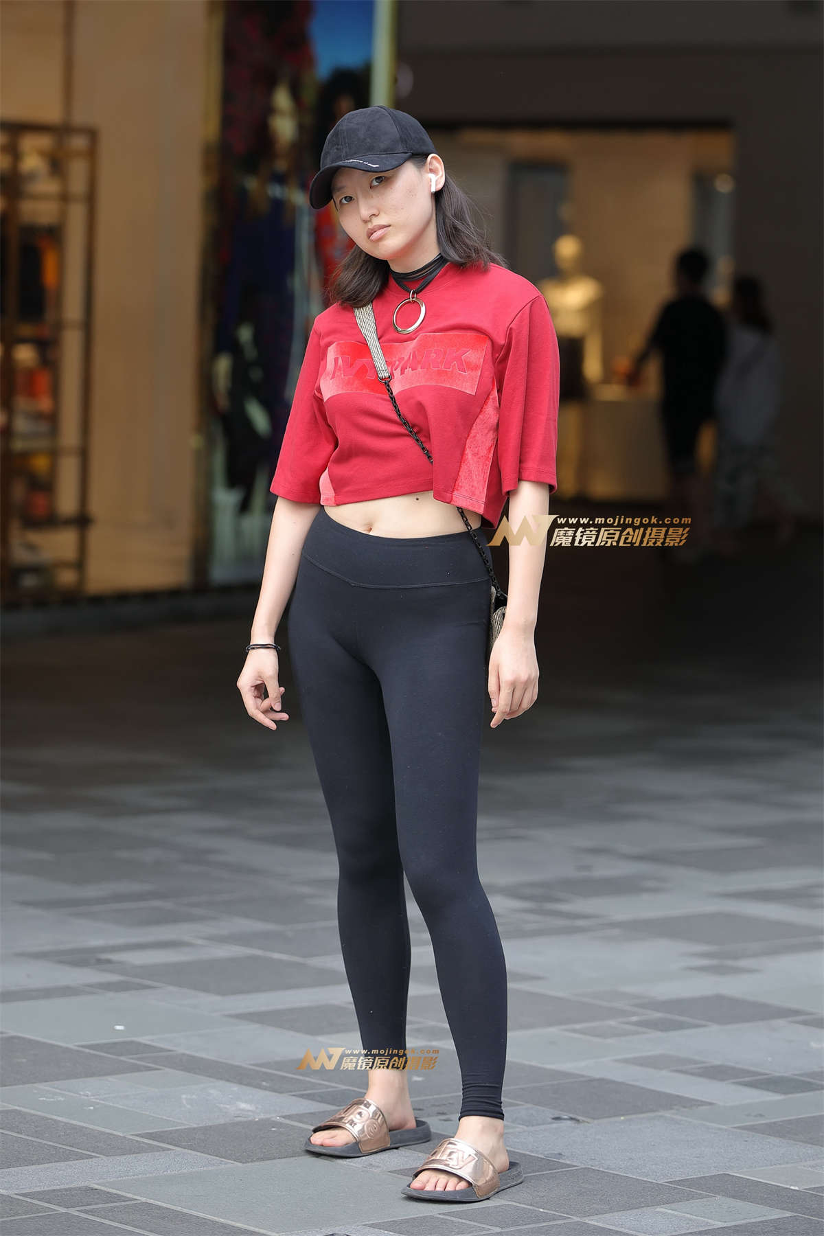 【视觉冲击赛帖】鸭舌帽，黑色健美裤MM-日更街拍