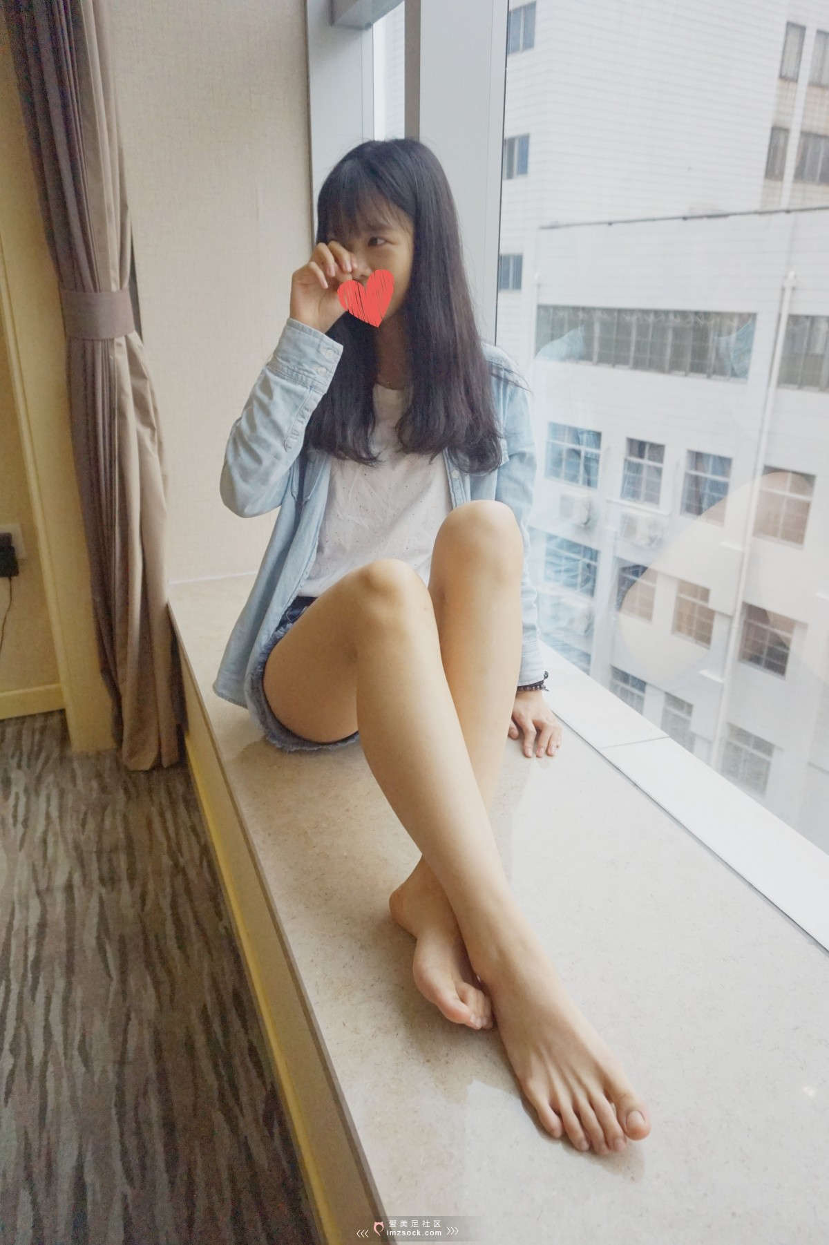 MZSOCK-2018 No.146 酒店约拍长腿美女与闺蜜美足热裤-日更街拍