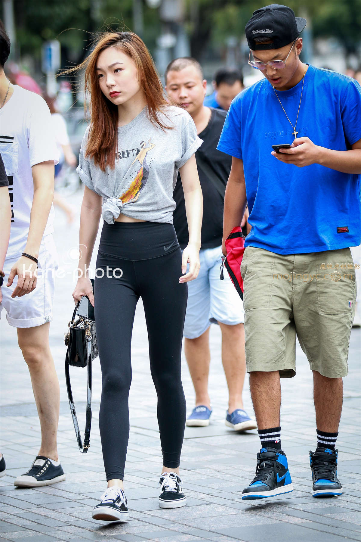 紧身裤标配丁字裤 妹纸们都爱这么穿-日更街拍