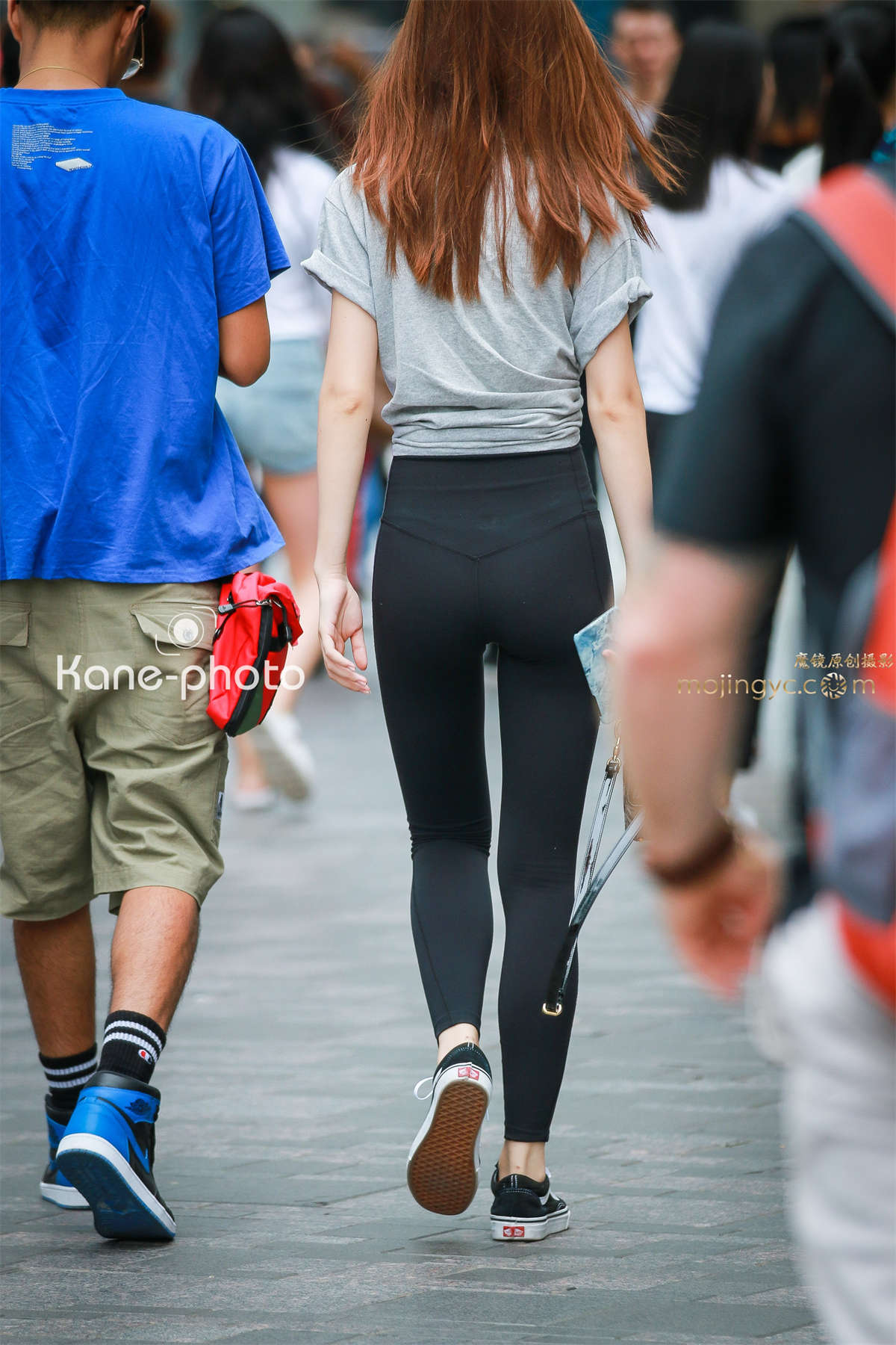 图片[2]-紧身裤标配丁字裤 妹纸们都爱这么穿-日更街拍