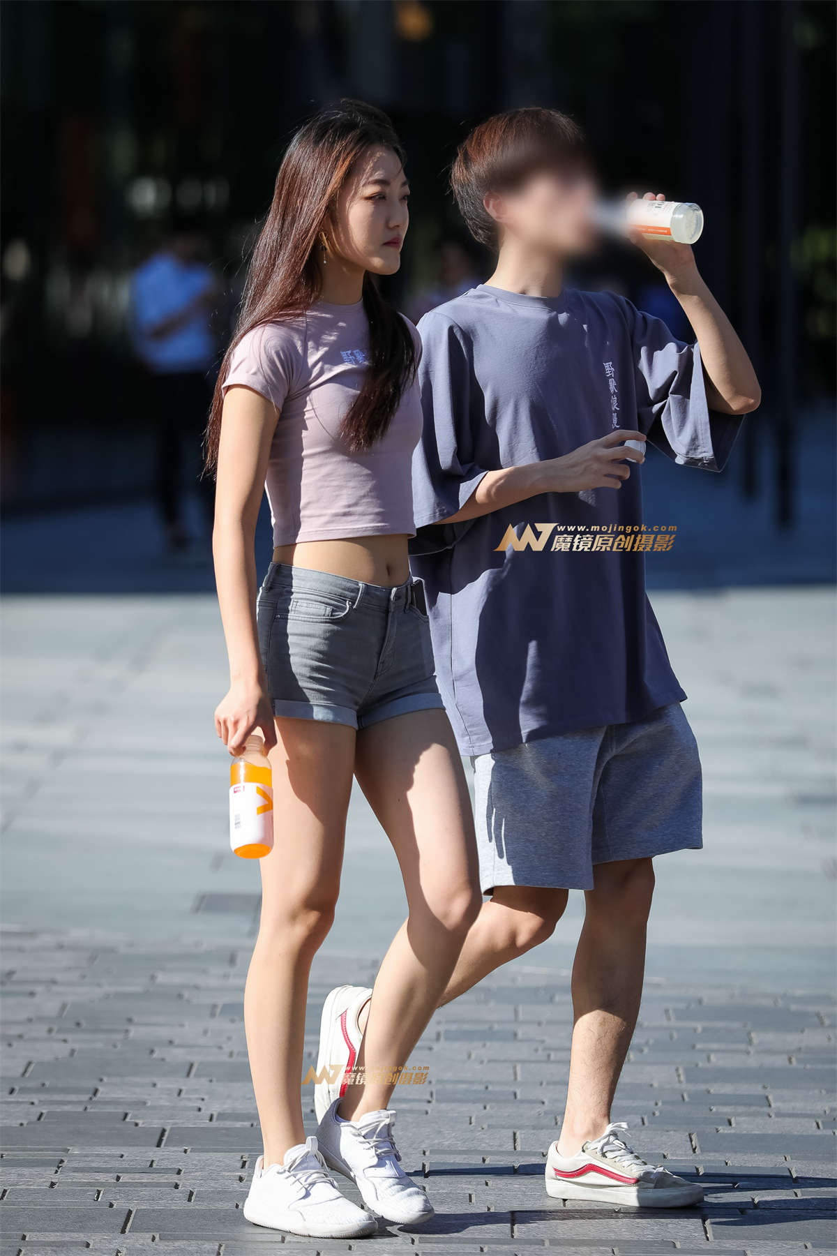 牛仔热裤小蛮腰-日更街拍