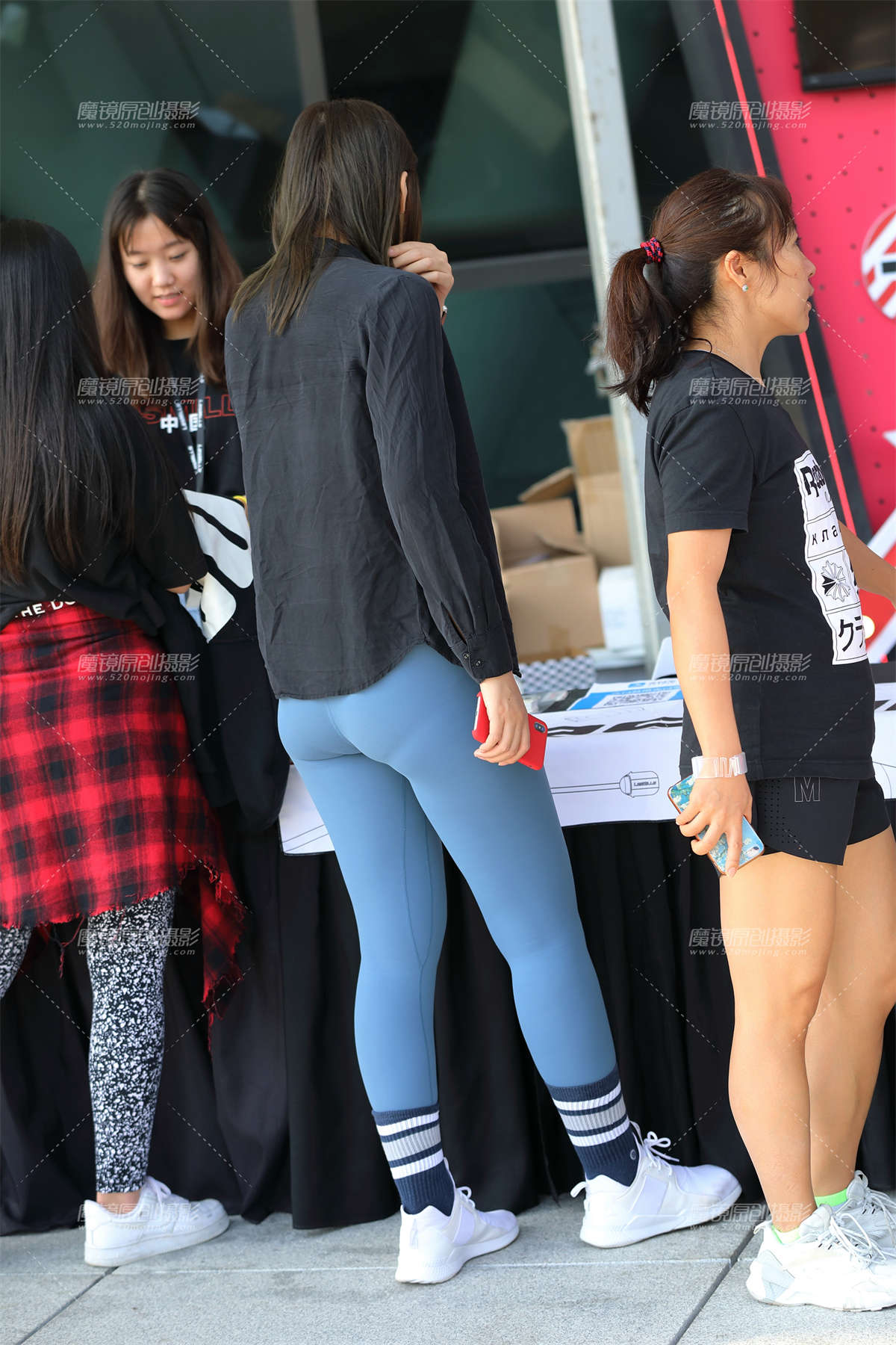 图片[2]-【欧阳赛贴】蓝色紧身裤美女-日更街拍