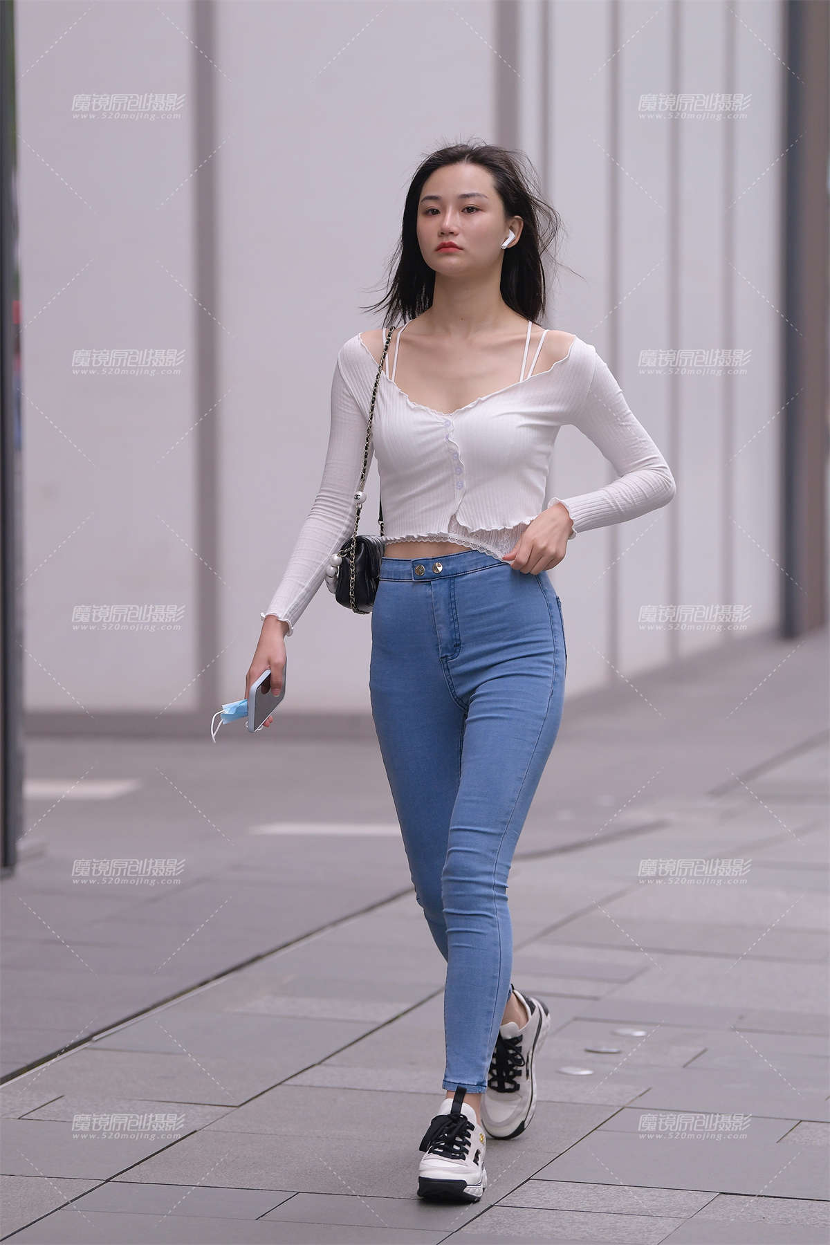 秋意紧牛美女-日更街拍