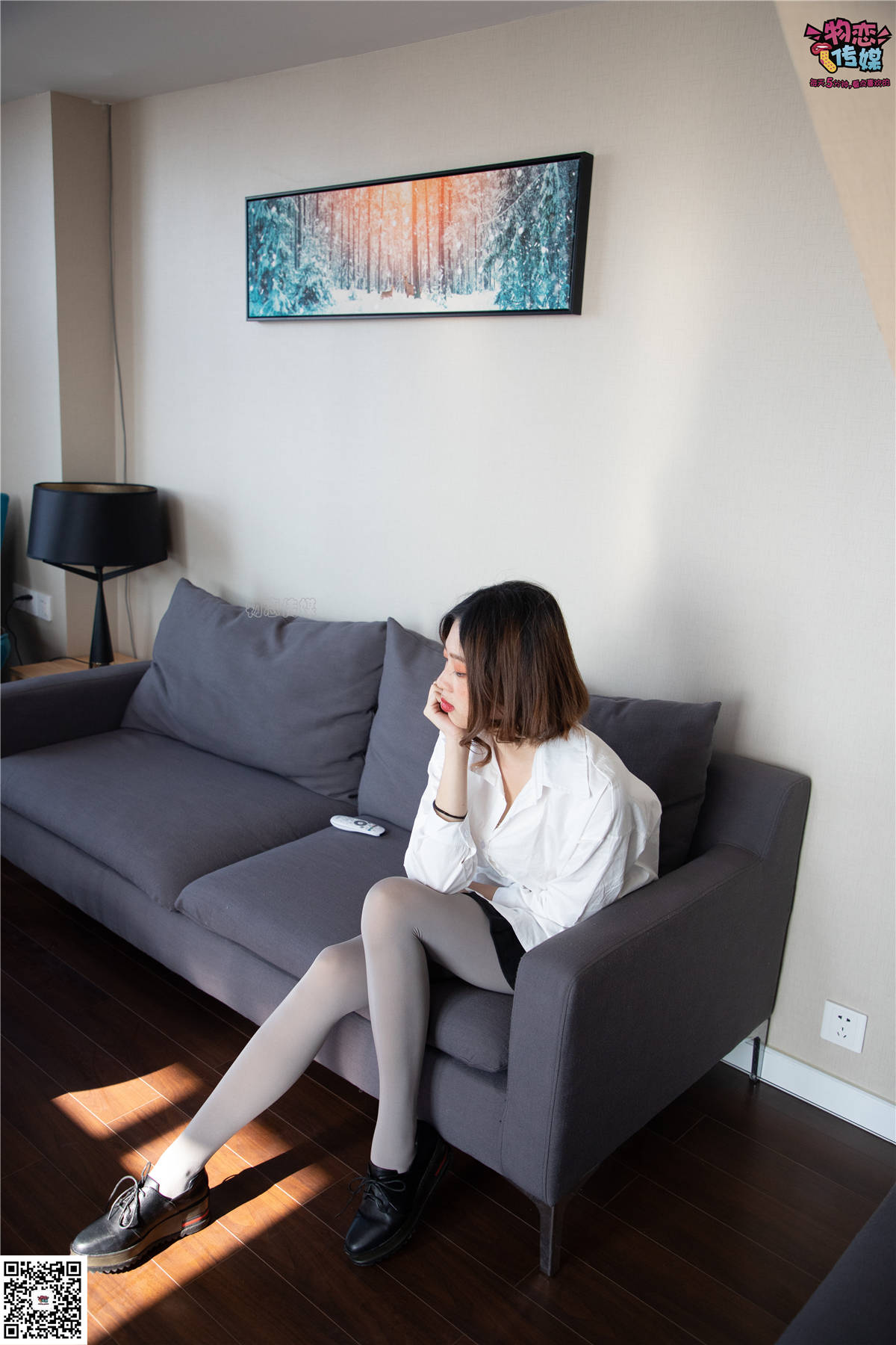 图片[2]-物恋传媒No.076期：维维-沙发、可爱、灰丝与小皮鞋-日更街拍