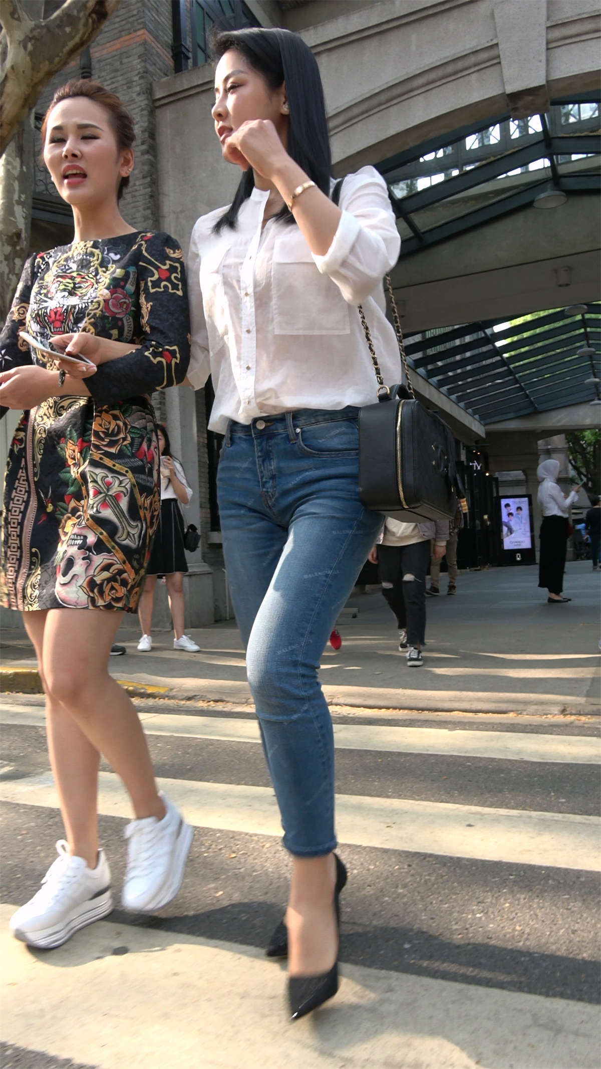 图片[2]-超性感白衬衫紧身牛仔裤女神姐姐-日更街拍