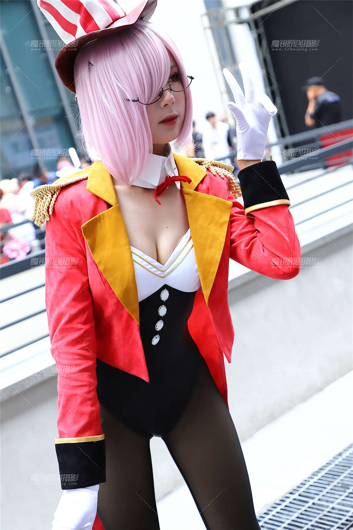 长腿黑丝红衣coser-日更街拍