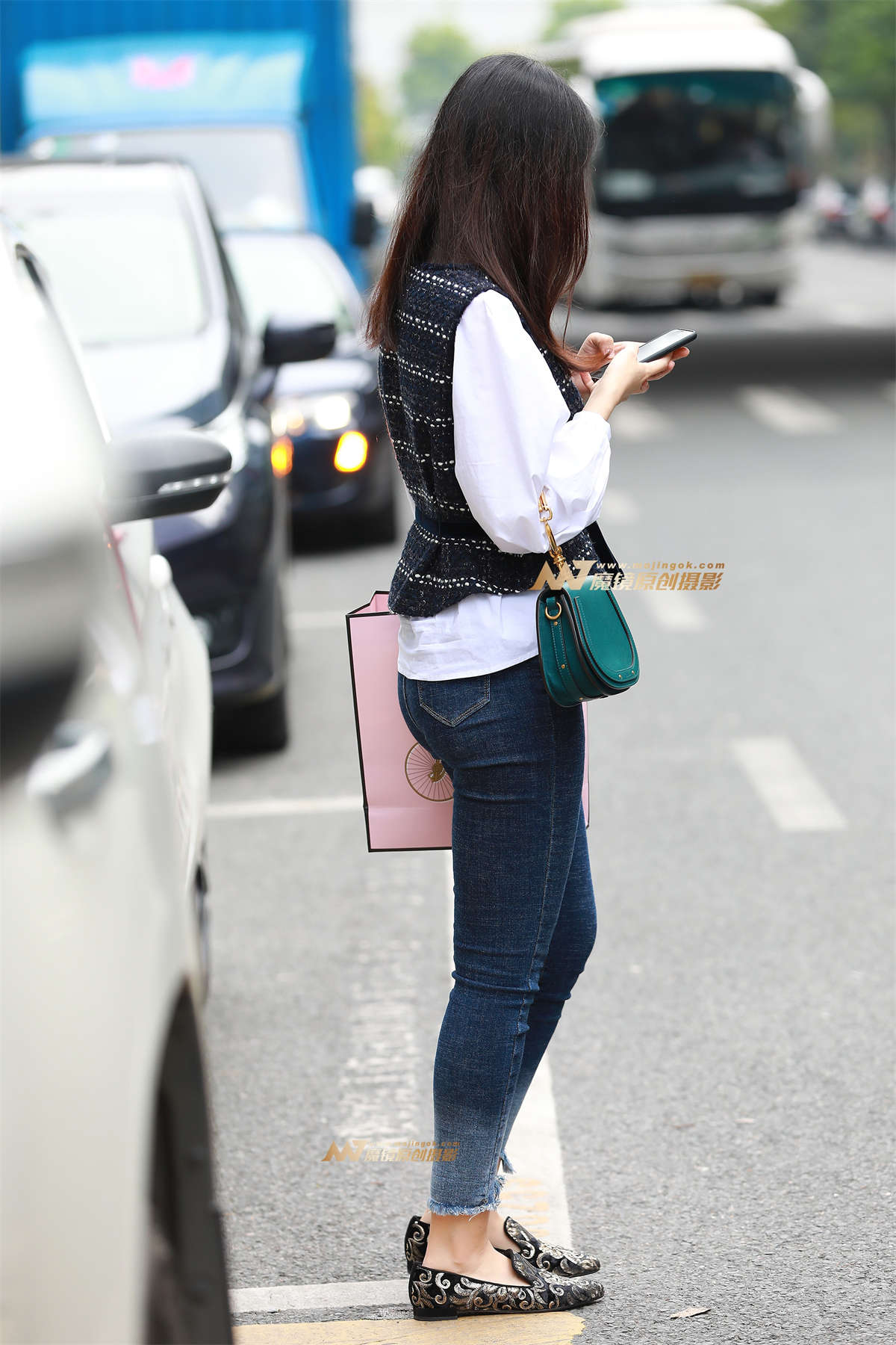 红灯停-紧牛 美眉-日更街拍