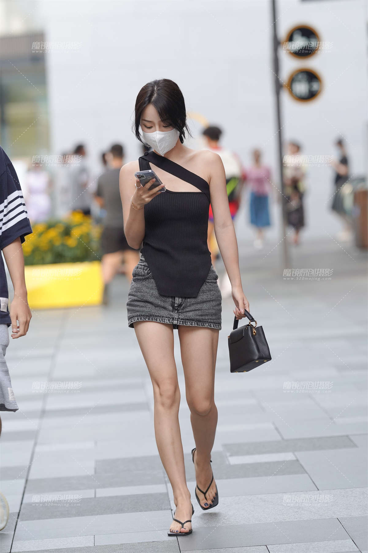 牛仔裙美女-日更街拍