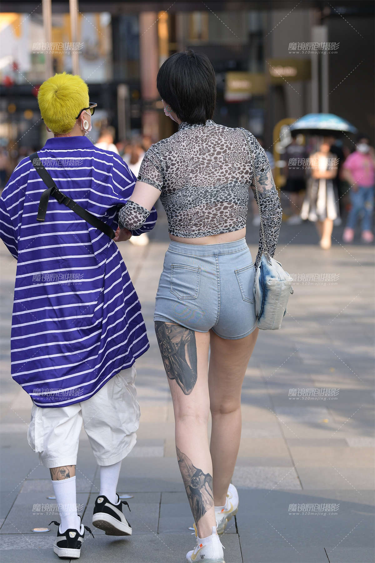 图片[2]-狂野的紧身热裤女友~-日更街拍