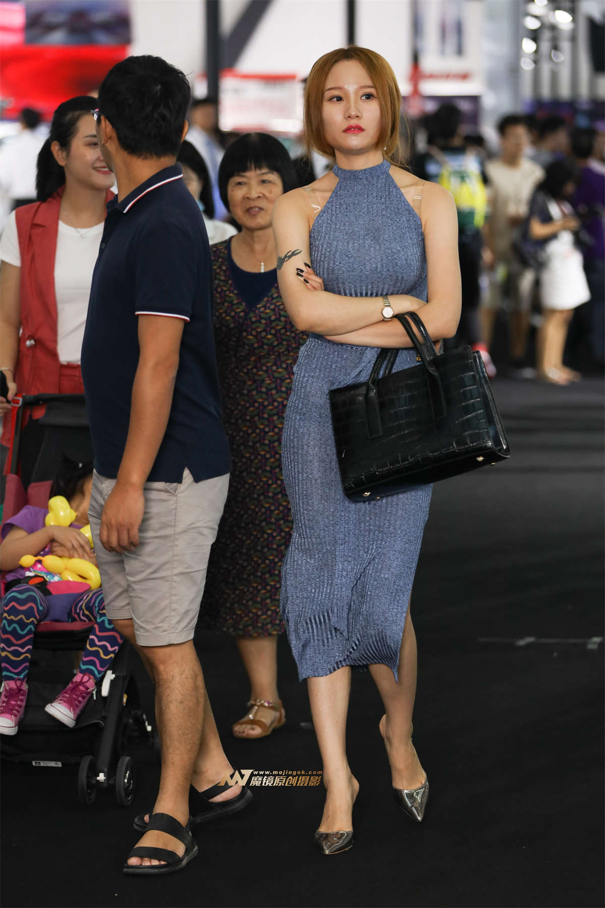 极品妖娆身材长裙少妇-日更街拍