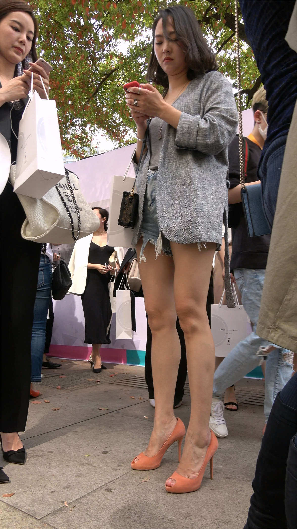 超性感高跟鞋美腿热裤女神-日更街拍