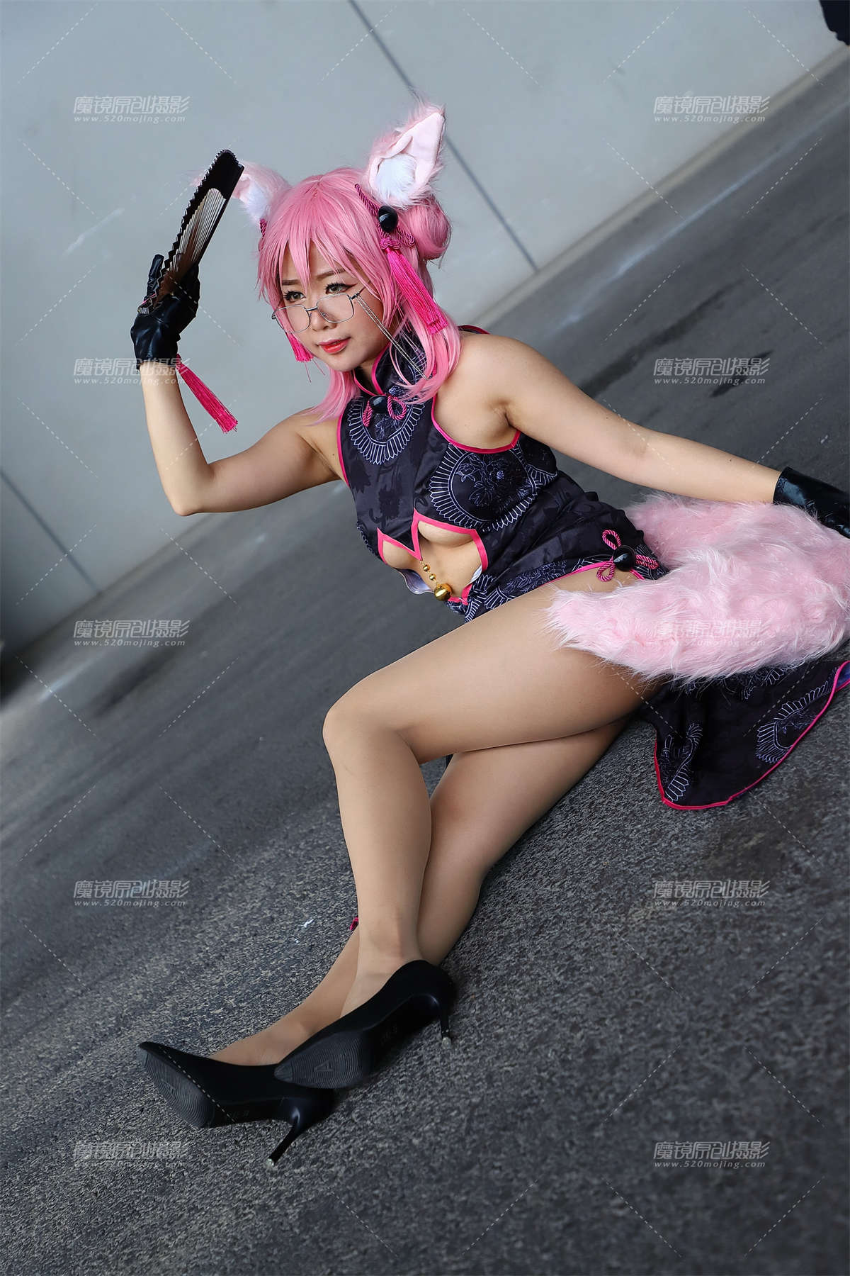 持扇旗袍装coser插图1