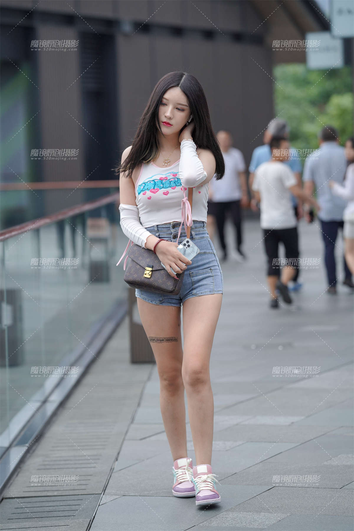 热裤美眉-日更街拍