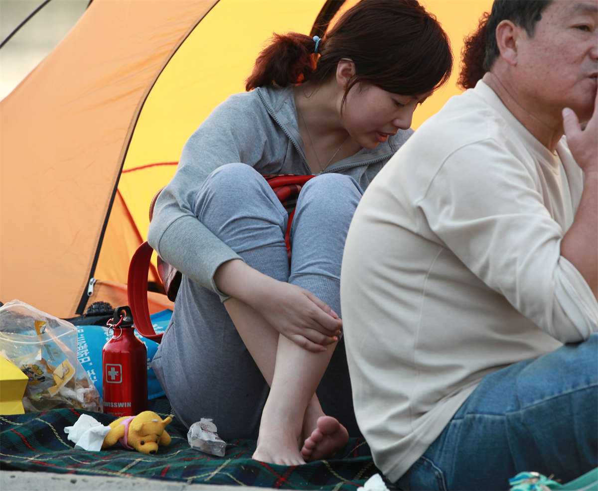 踏青公园街拍系列No.1227 一双好脚躲进帐蓬，直到临走才露真容-日更街拍