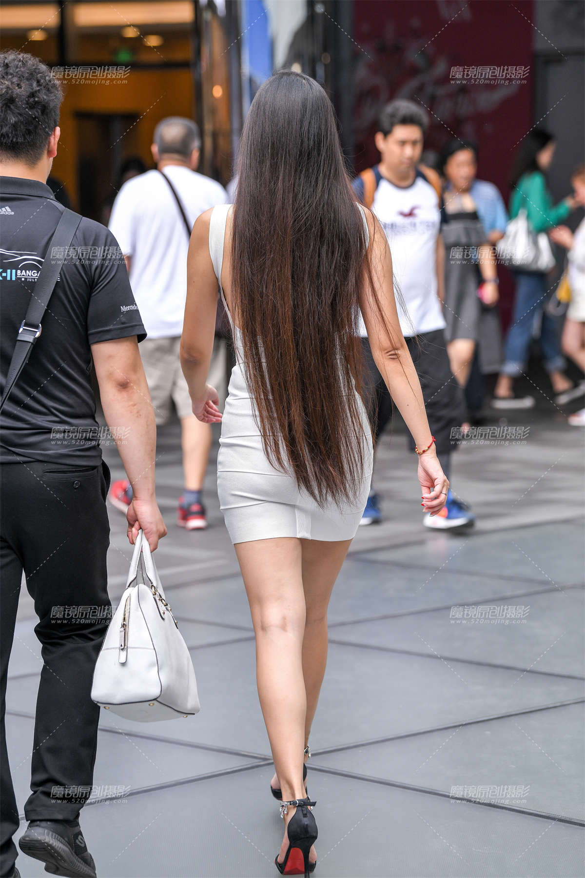 图片[2]-白色包臀裙长发美女-日更街拍