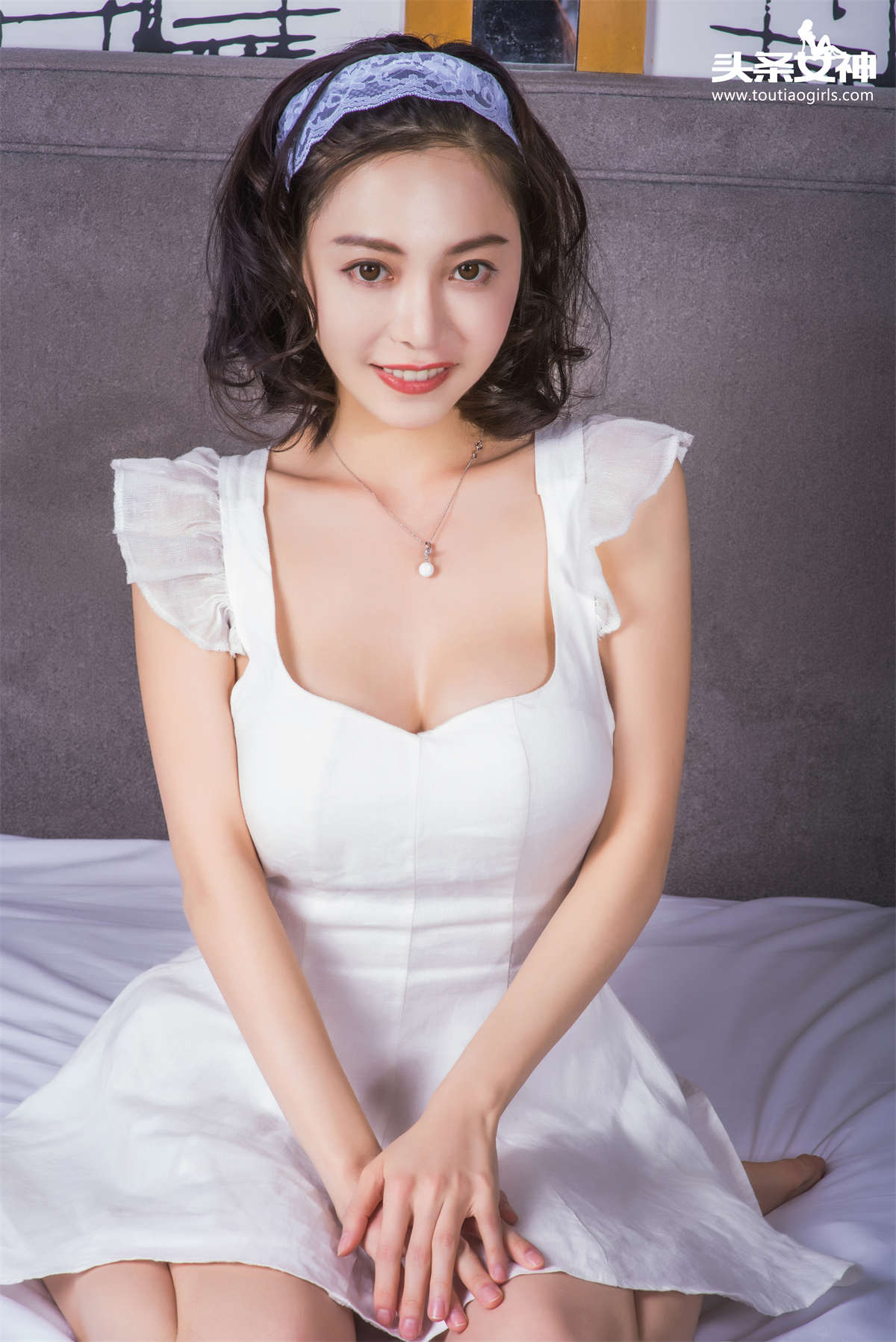 TouTiao头条女神 2016.12.10 小爱 敏感新妻翘臀仙儿-日更街拍