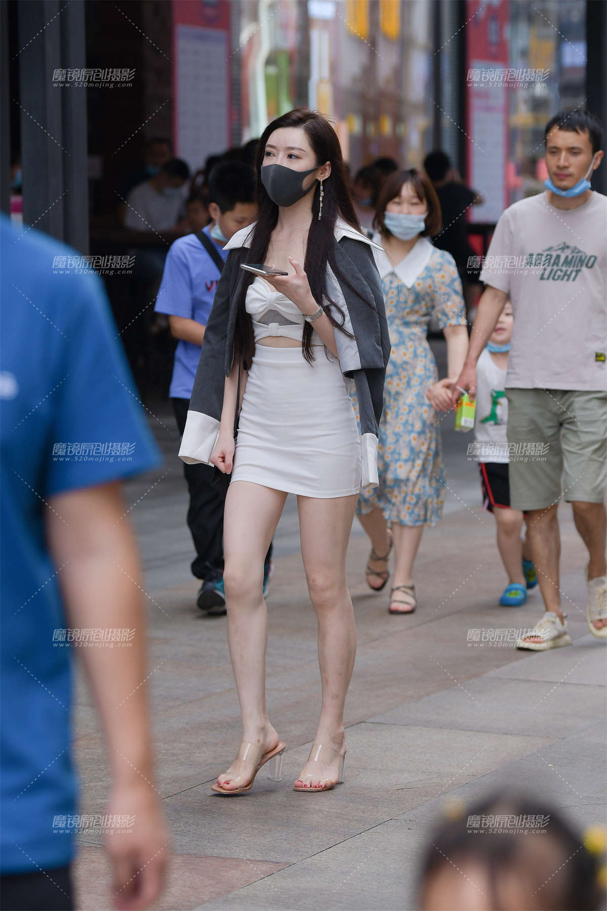 【视觉冲击赛贴】穿梭在步行街中的焦点-日更街拍