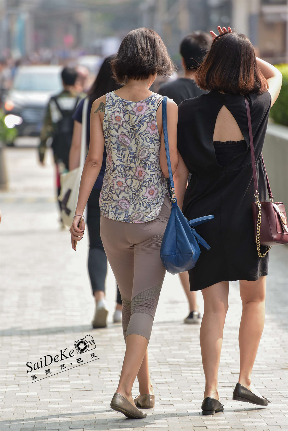 图片[2]-9.6 骨感紧身裤少妇-日更街拍