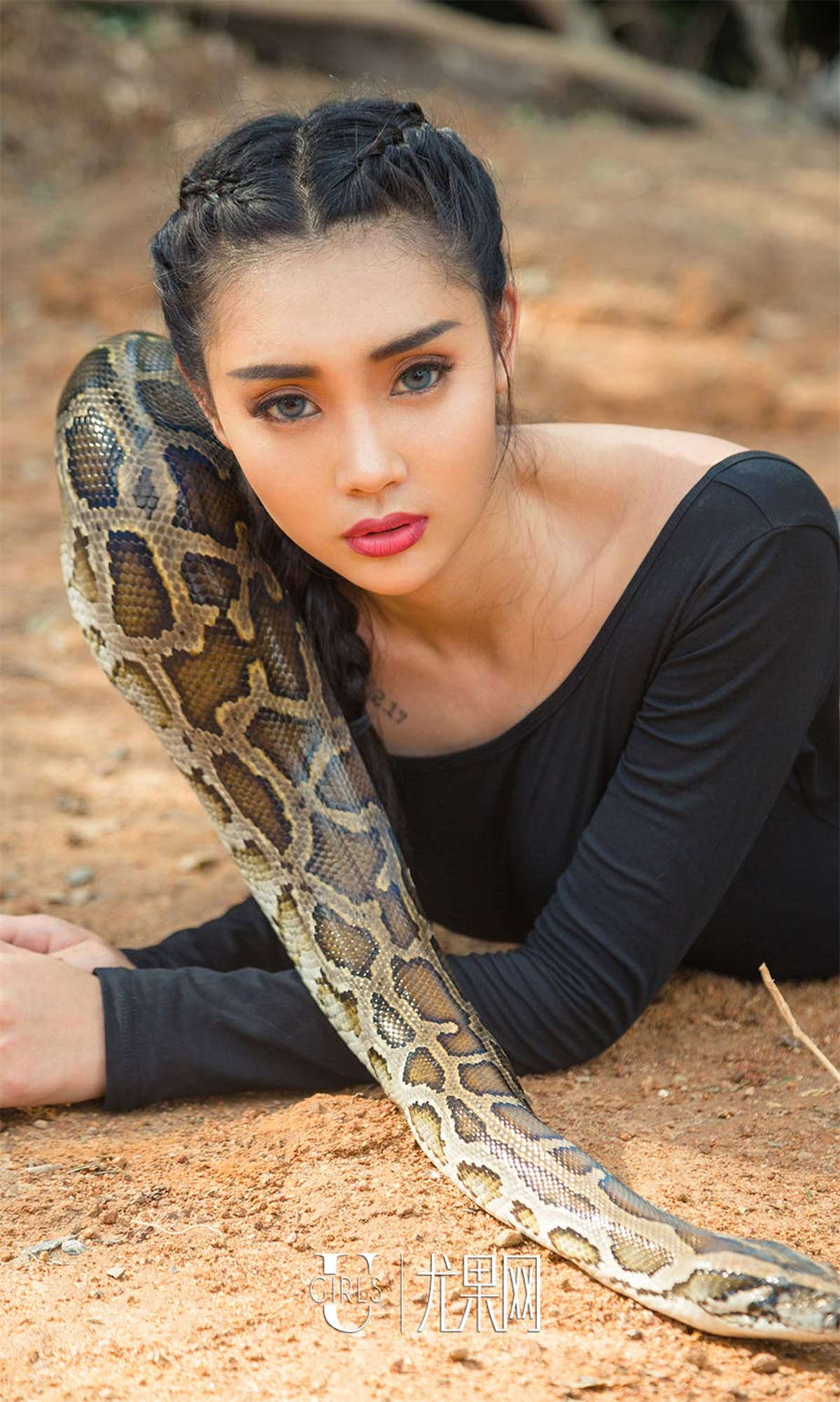 图片[2]-Ugirls爱尤物 NO.1121 尤菲儿 冷血美人-日更街拍