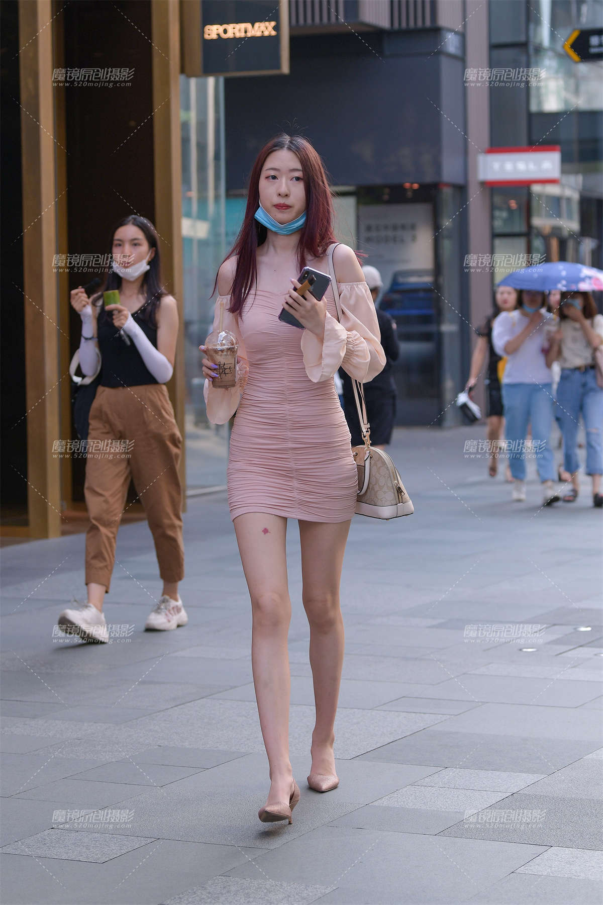 美腿的小姐姐-日更街拍