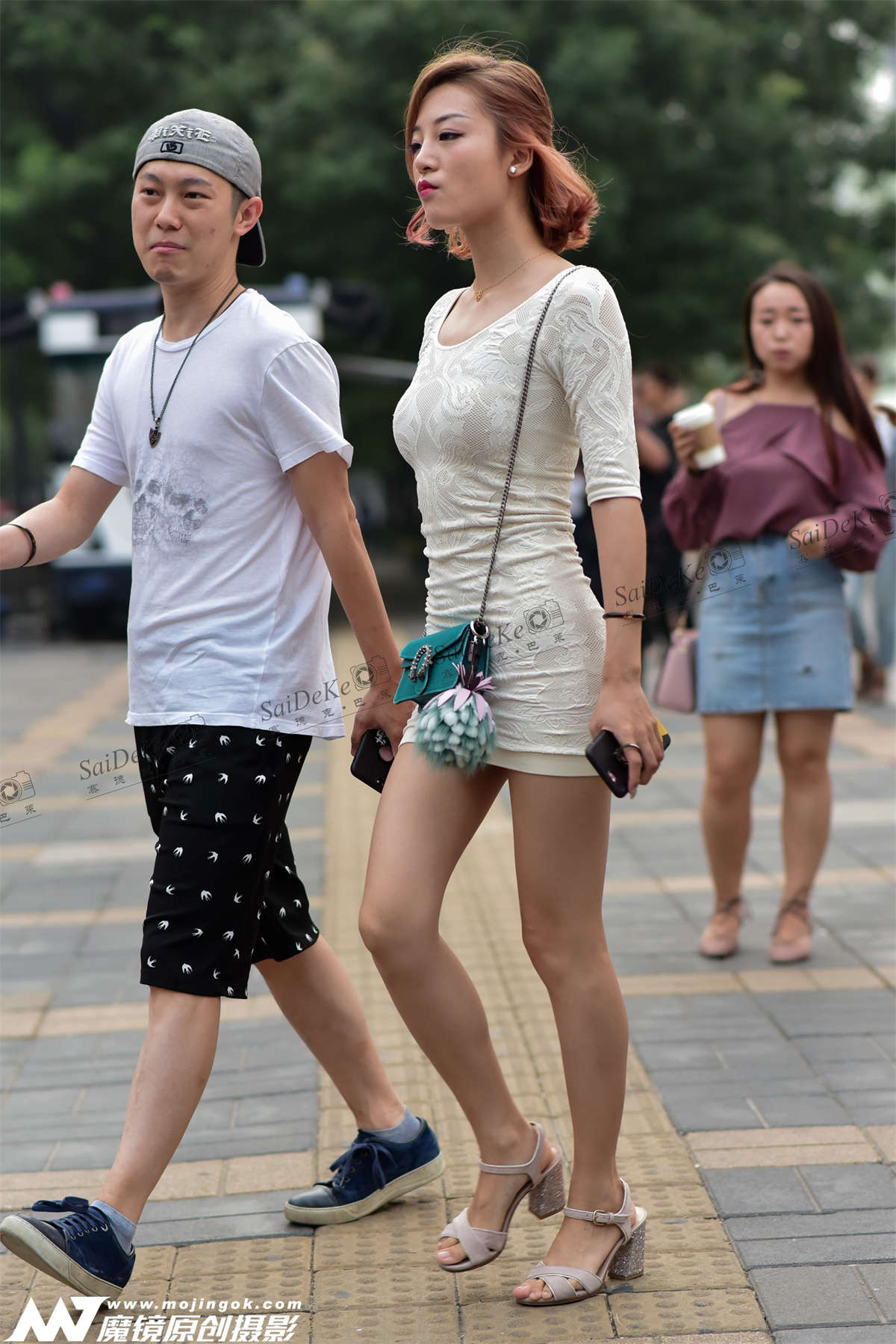 9.11 短发裹臀裙高跟女郎-日更街拍