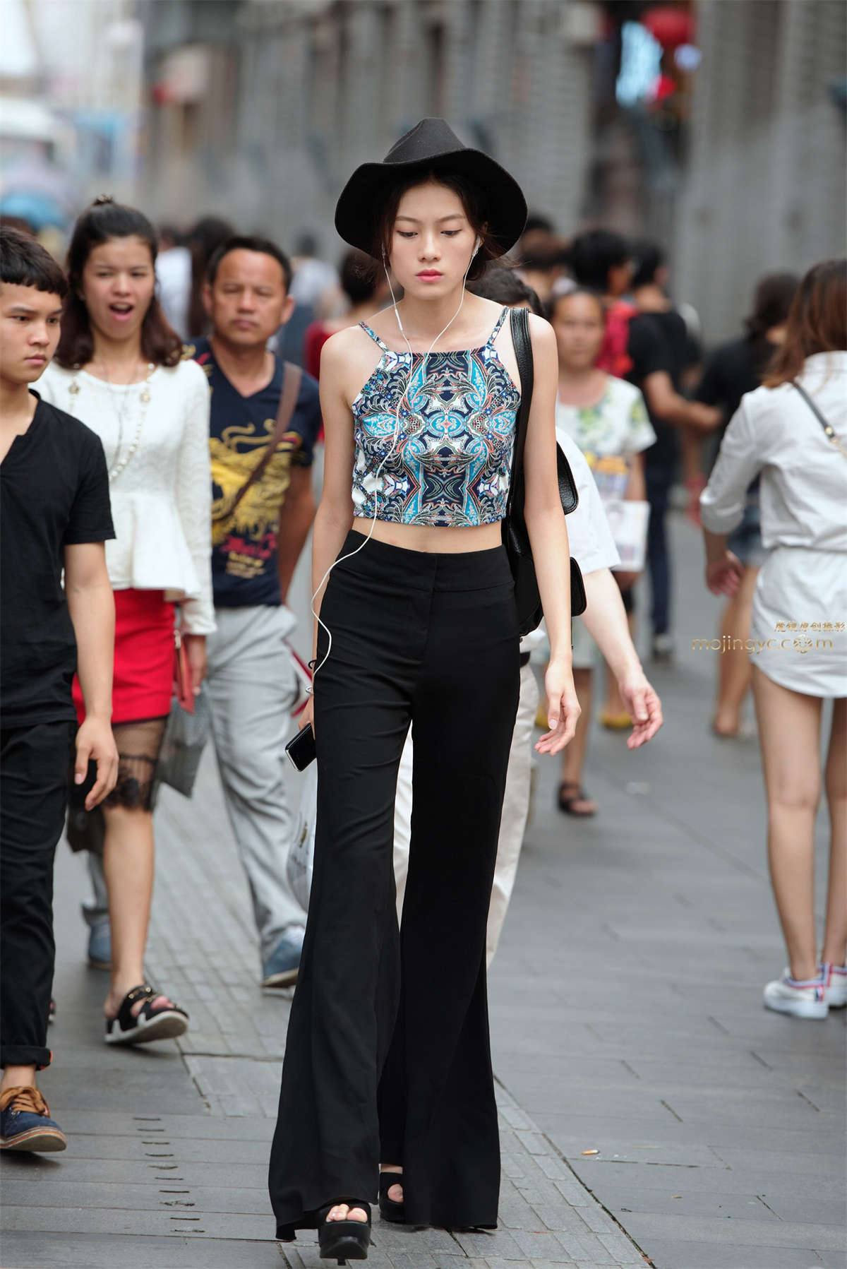 小吊带，长裤，凉高-日更街拍