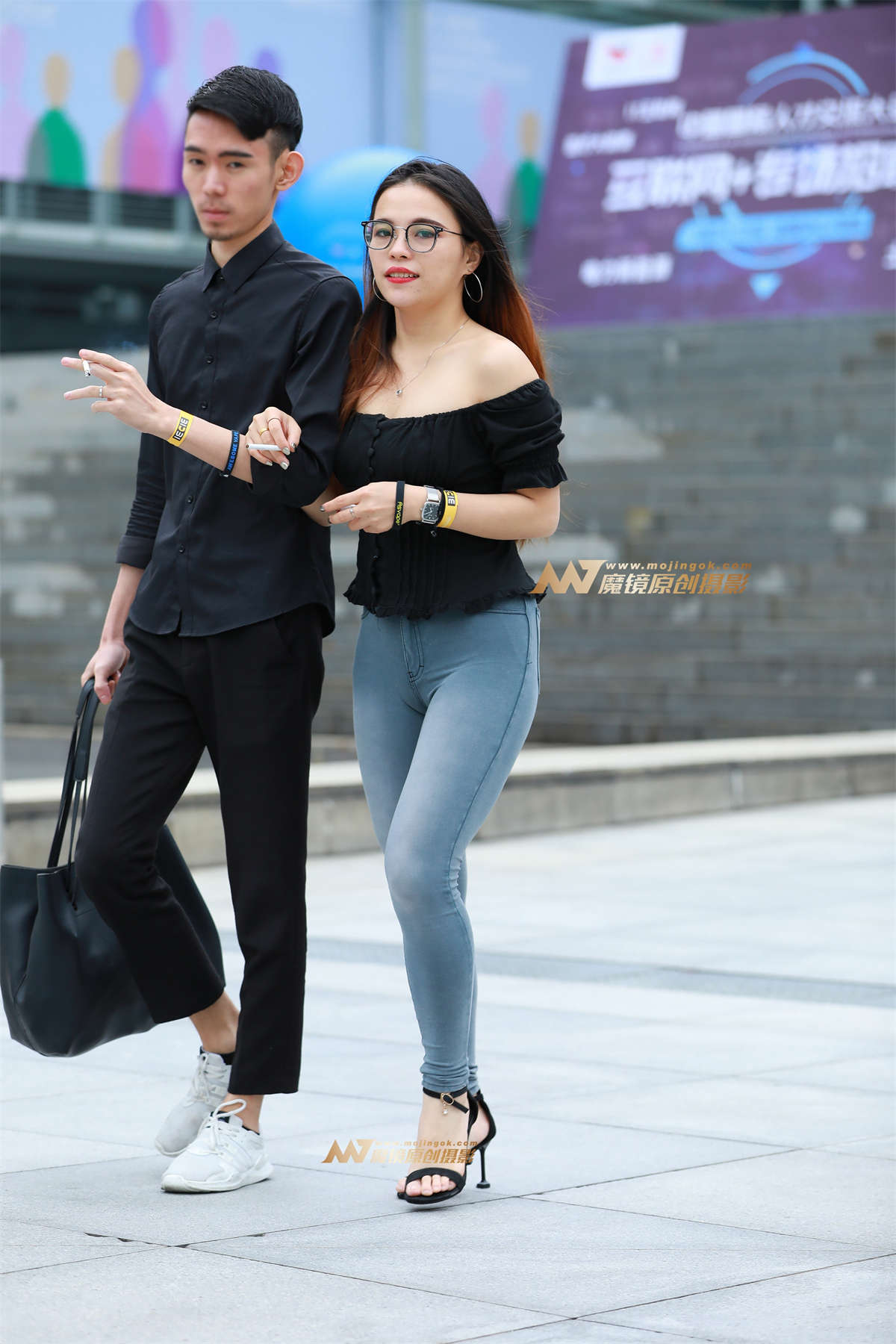 【视觉冲击赛帖】一字肩，性感丰韵的女友-日更街拍