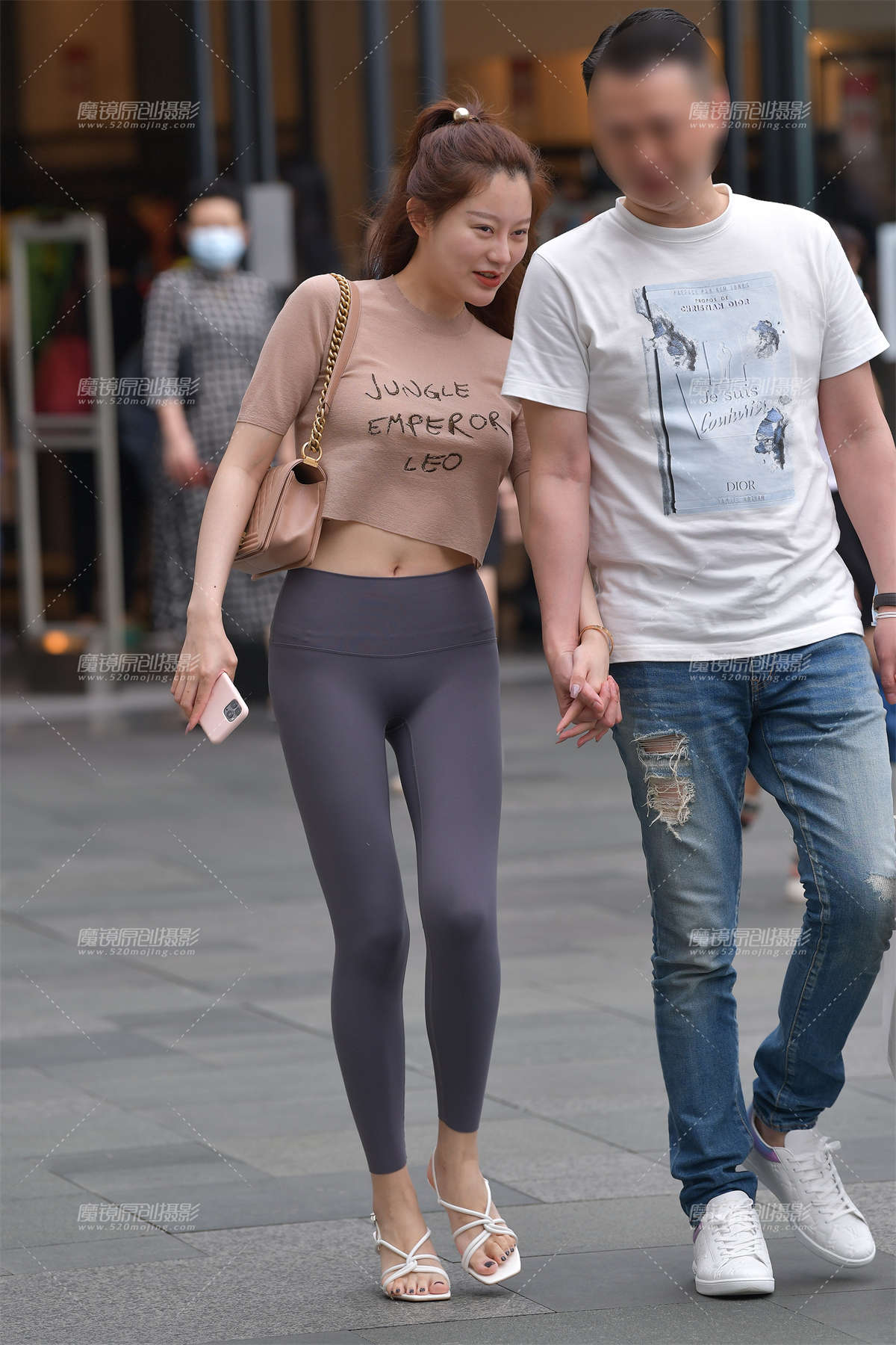 【视觉冲击赛贴】大长腿紧身翘臀美女-日更街拍